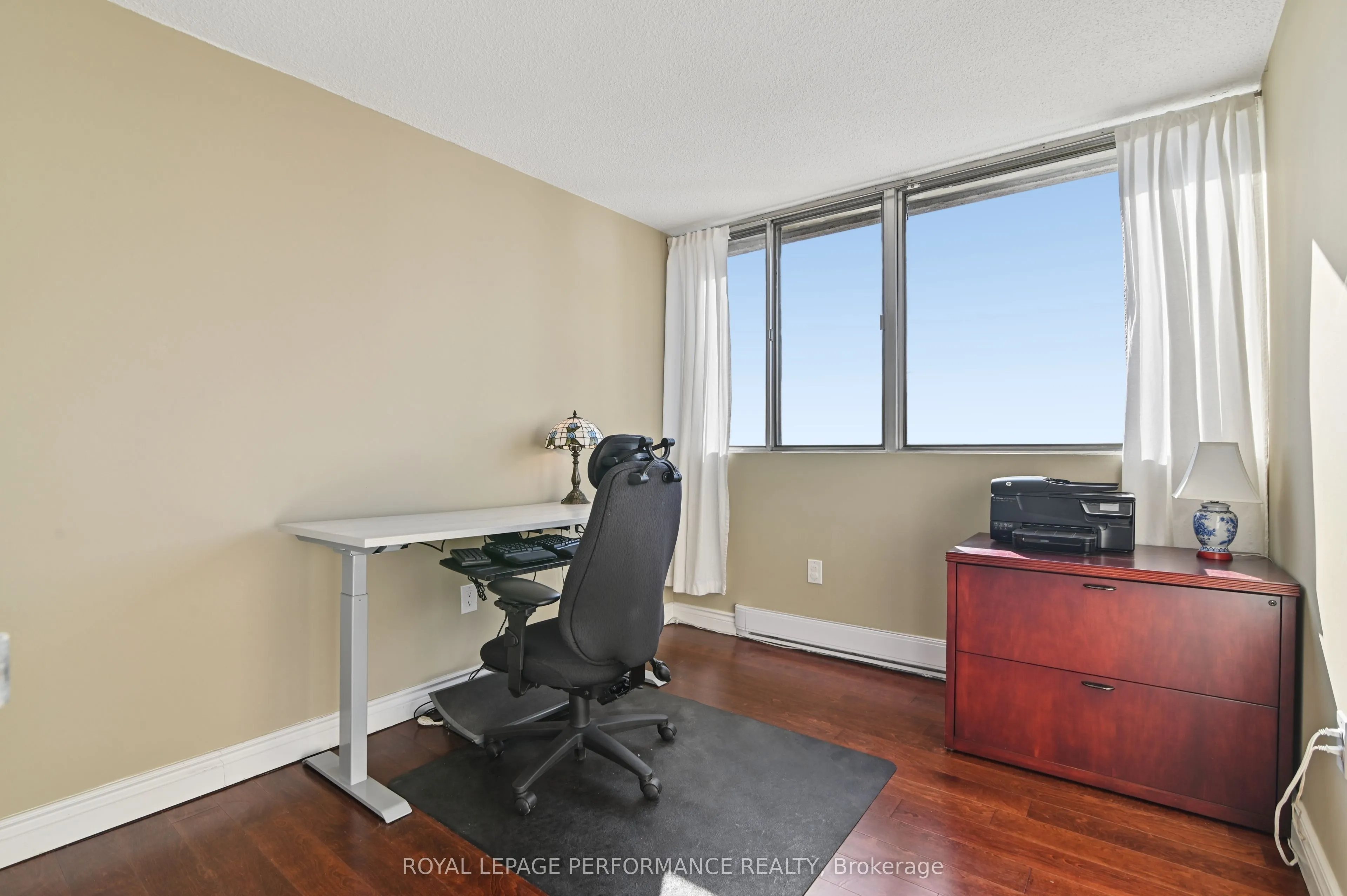 530 Laurier Avenue W #2006