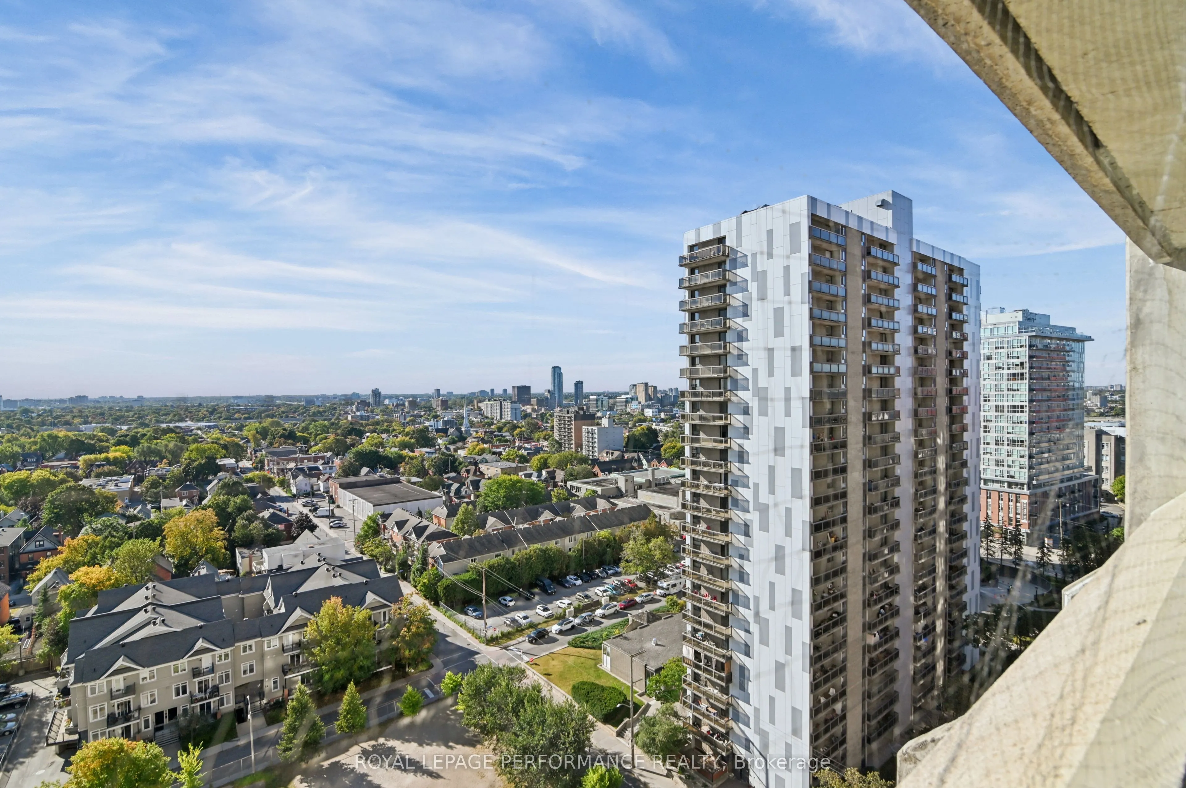 530 Laurier Avenue W #2006