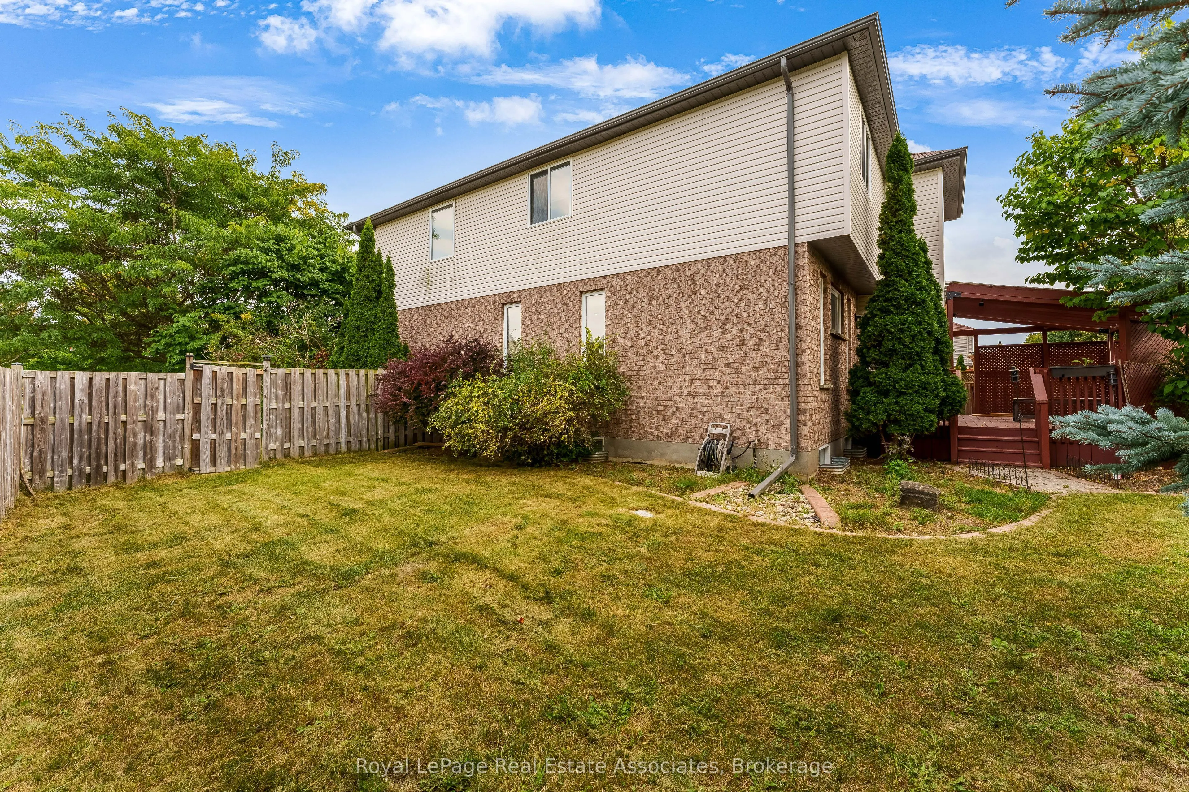 406 Sandy Cove Crescent