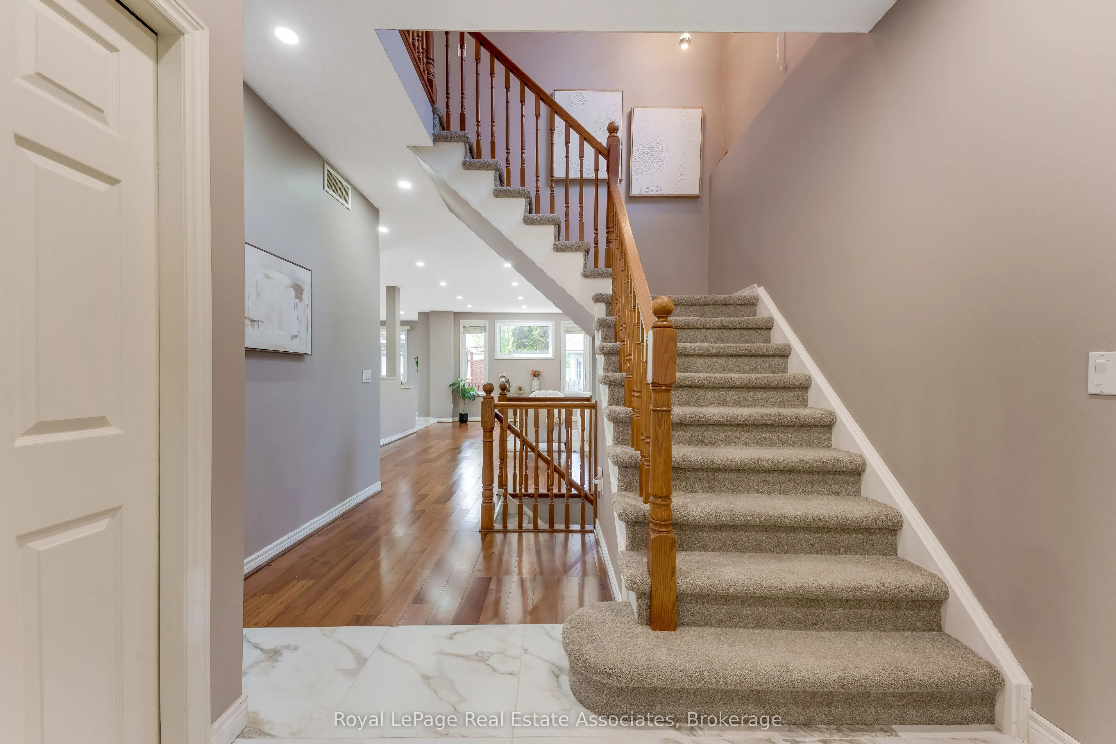 406 Sandy Cove Crescent