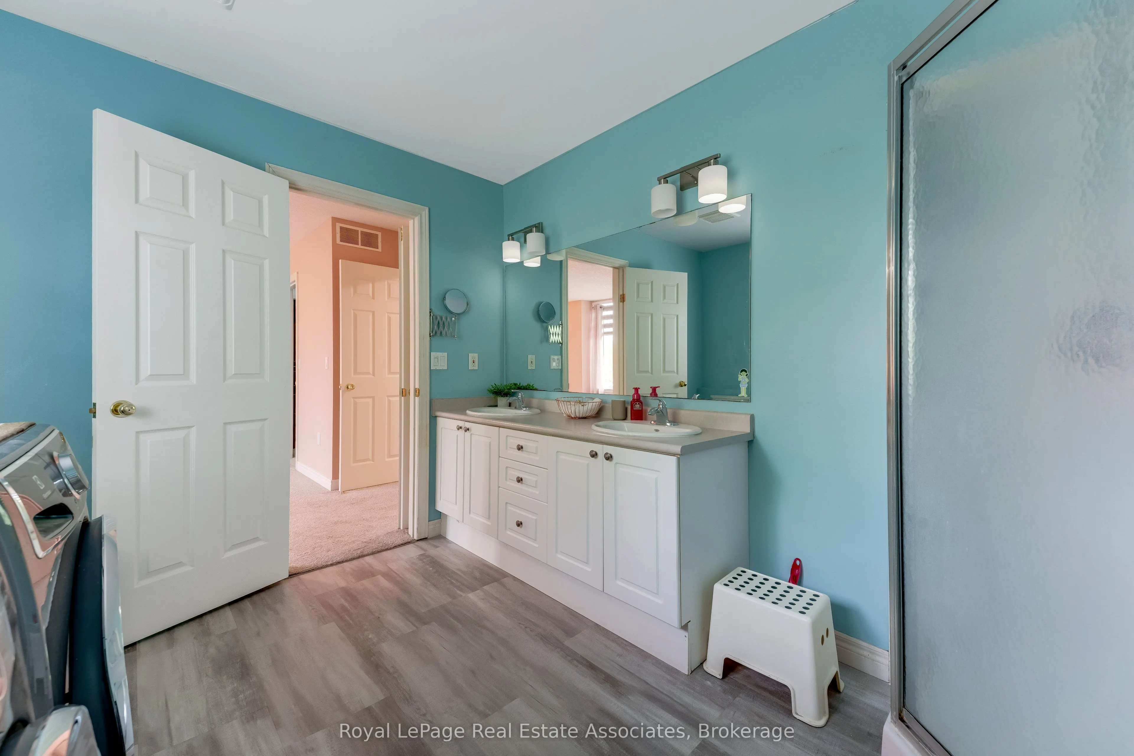 406 Sandy Cove Crescent