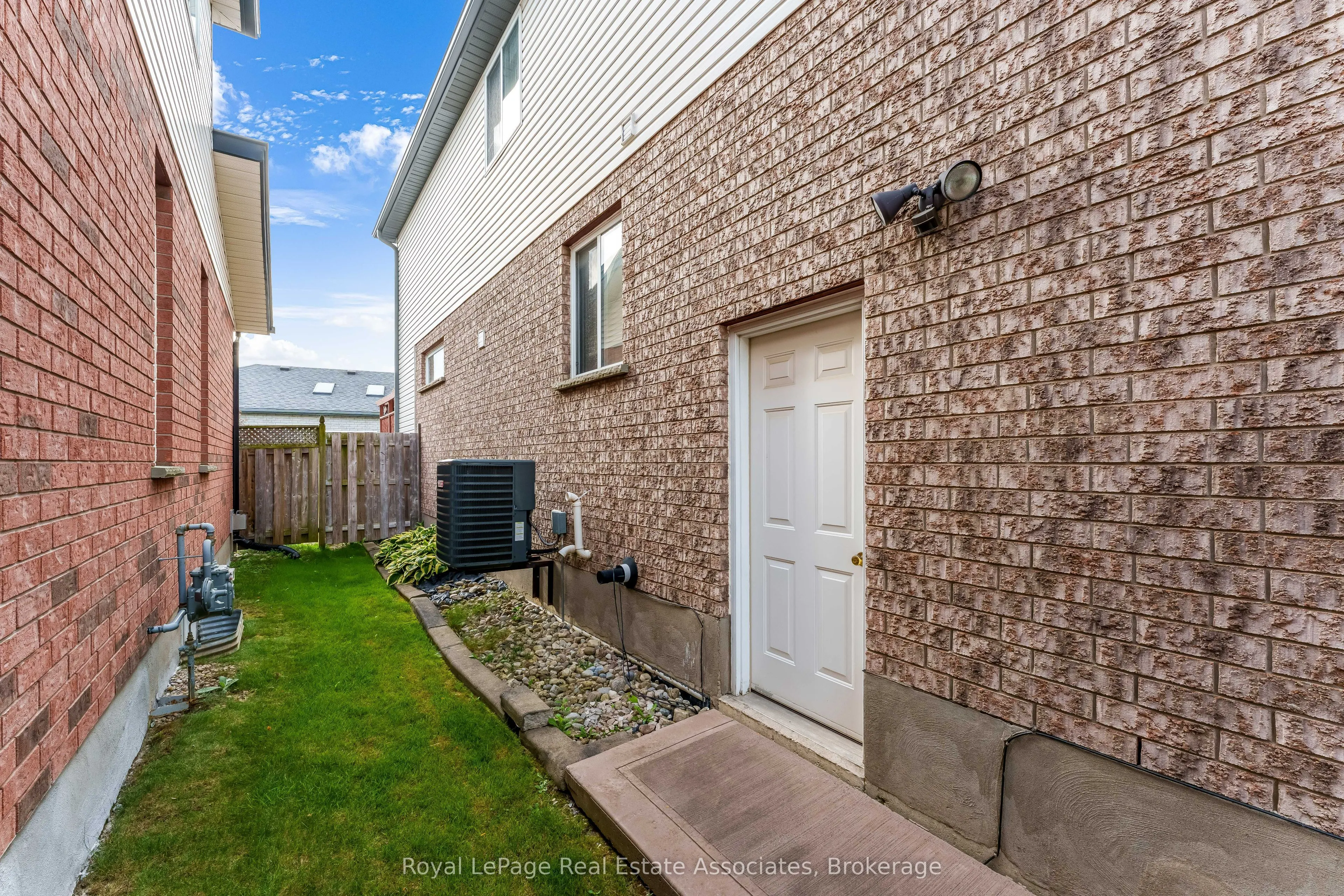 406 Sandy Cove Crescent