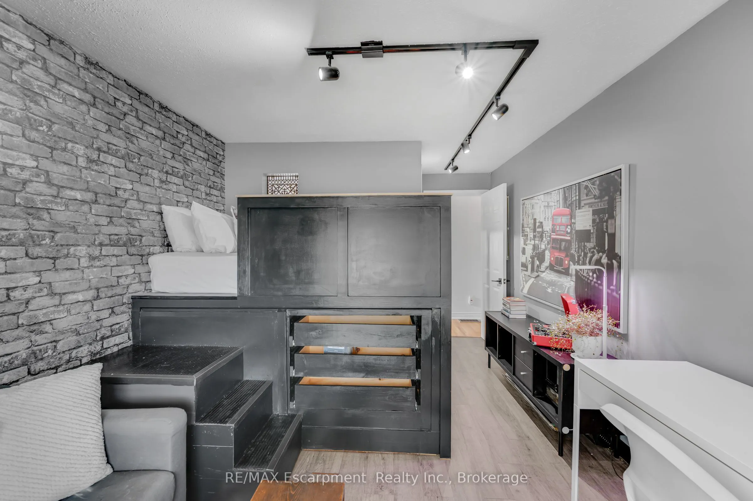 10 Goldfinch Road