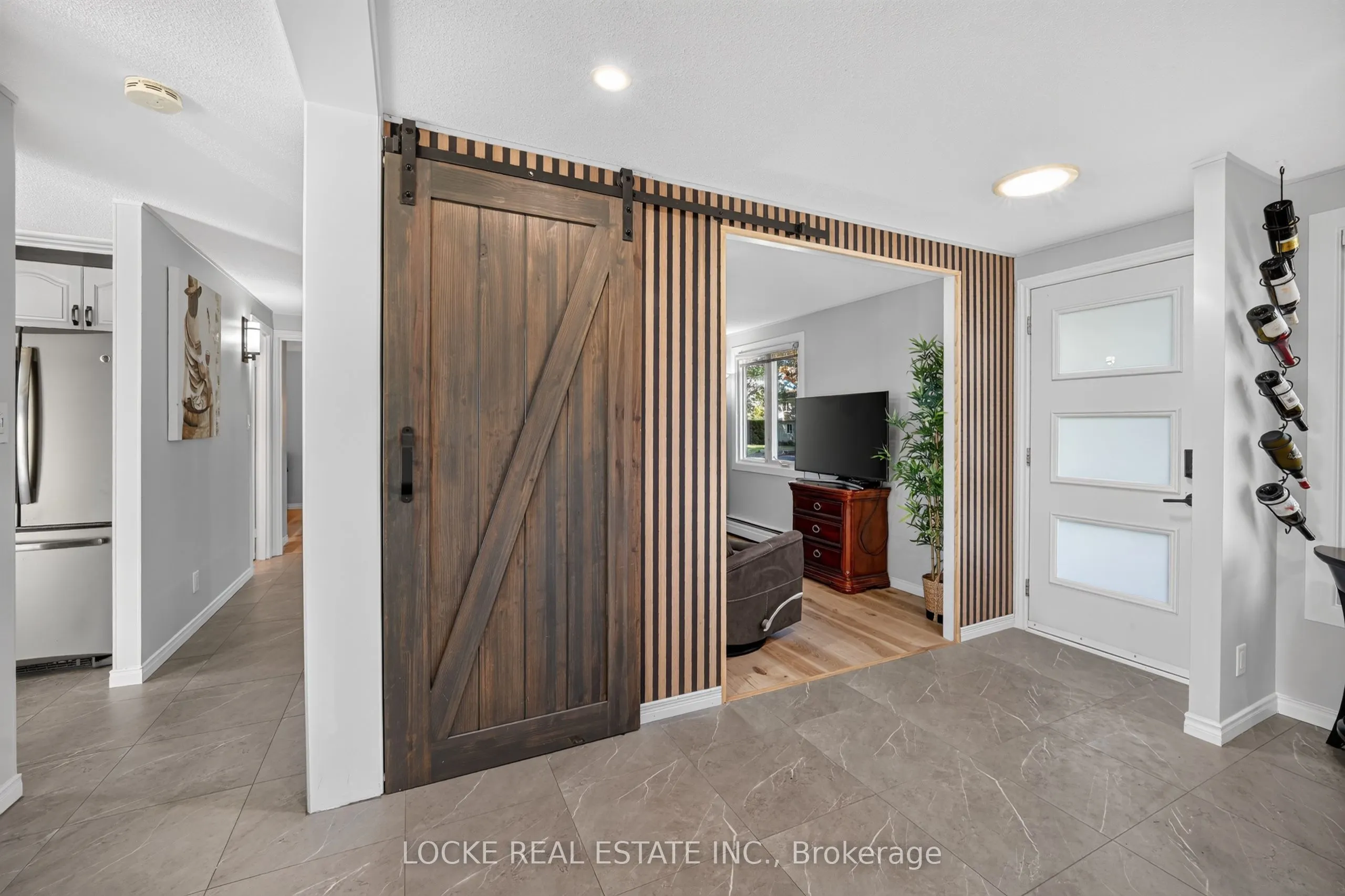 1501 Queenswood Crescent
