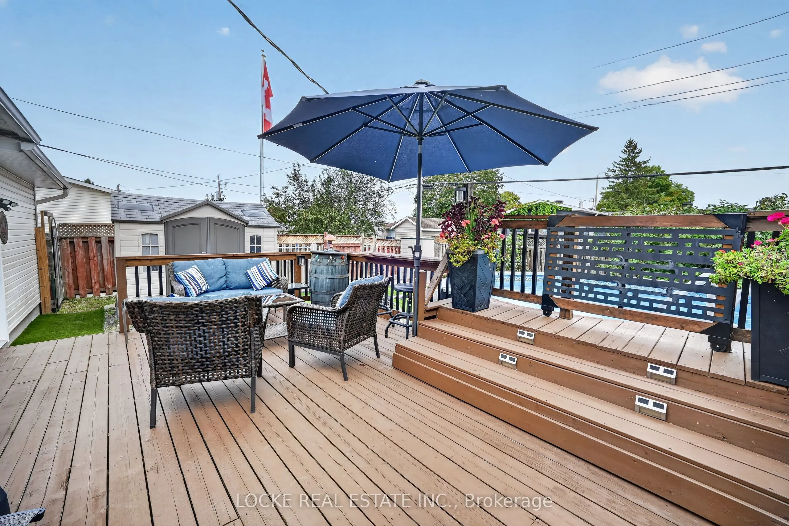 1501 Queenswood Crescent