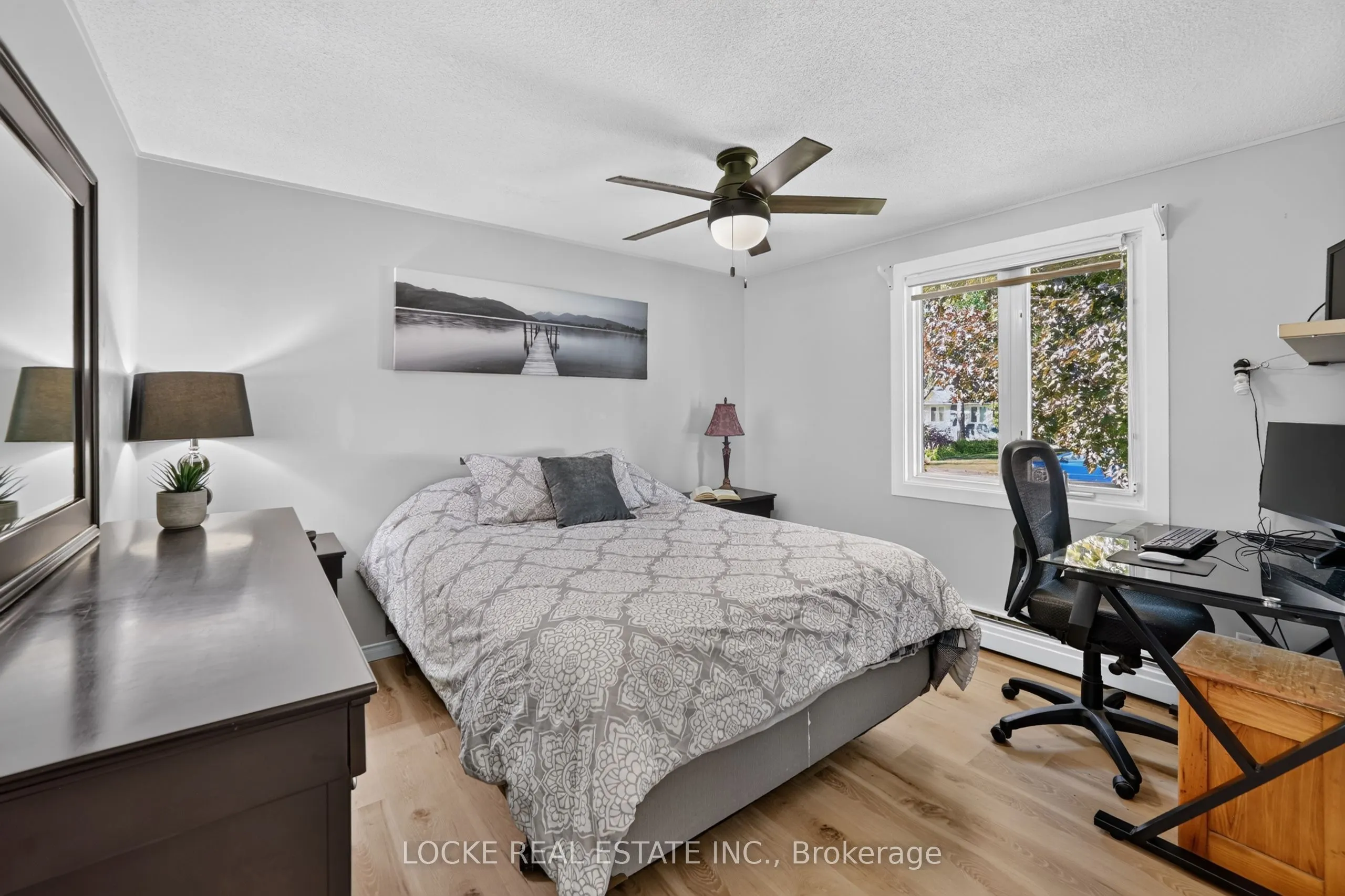 1501 Queenswood Crescent