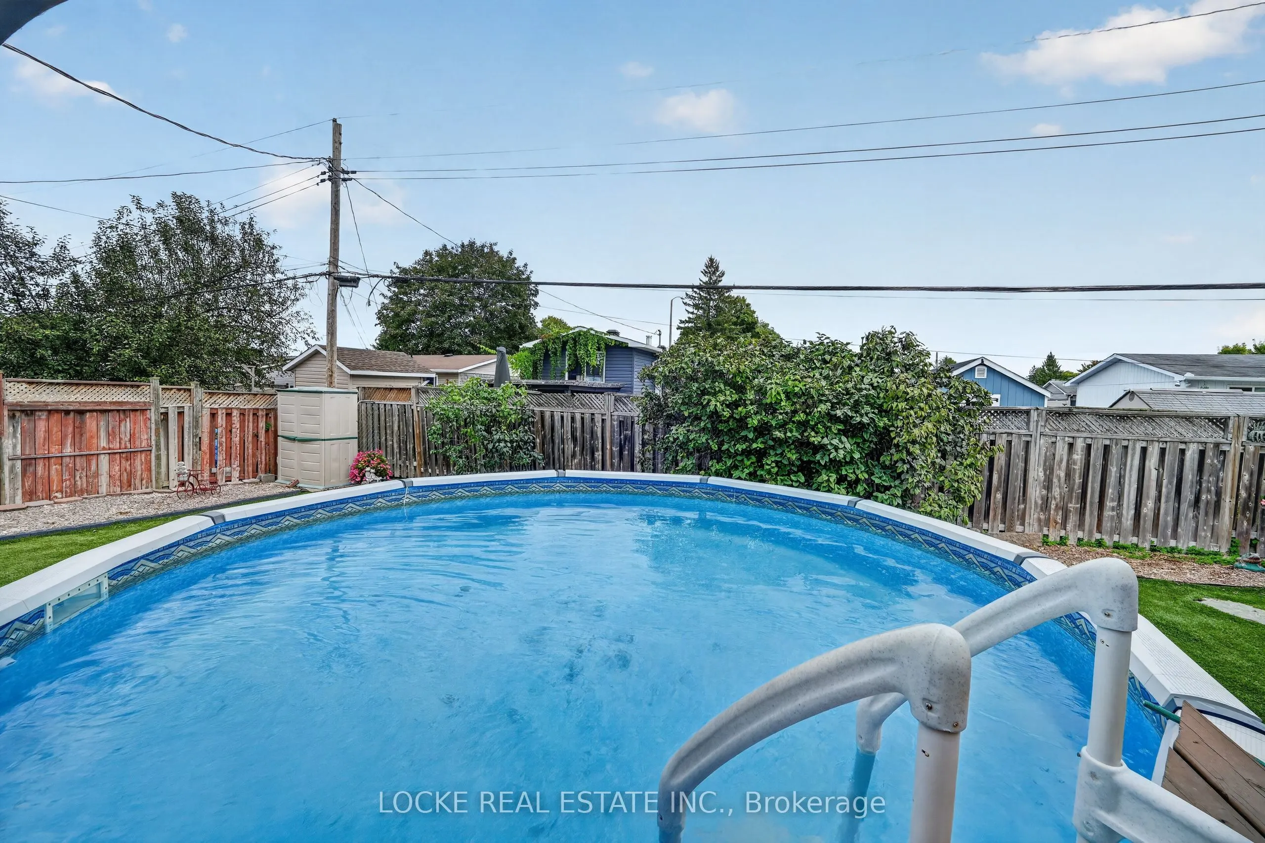 1501 Queenswood Crescent