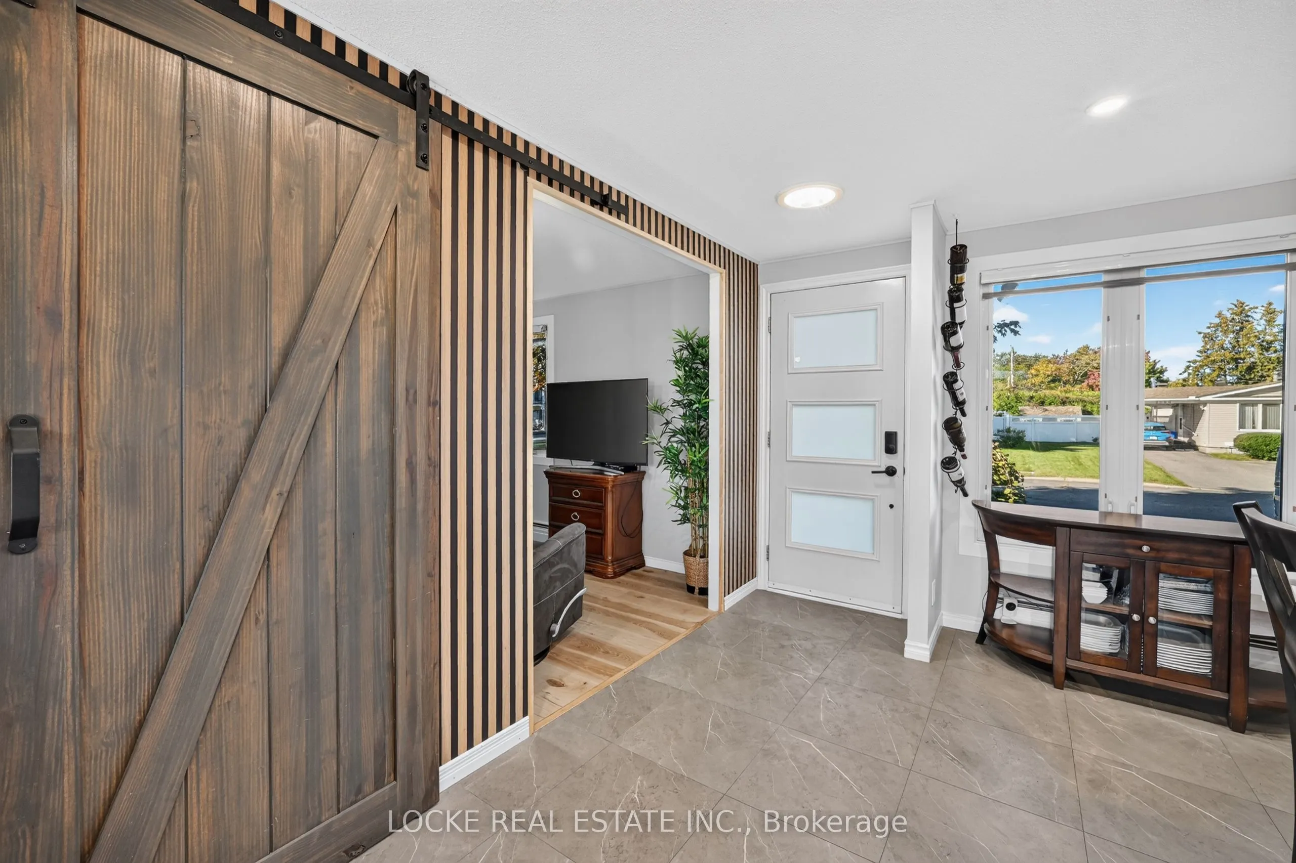 1501 Queenswood Crescent