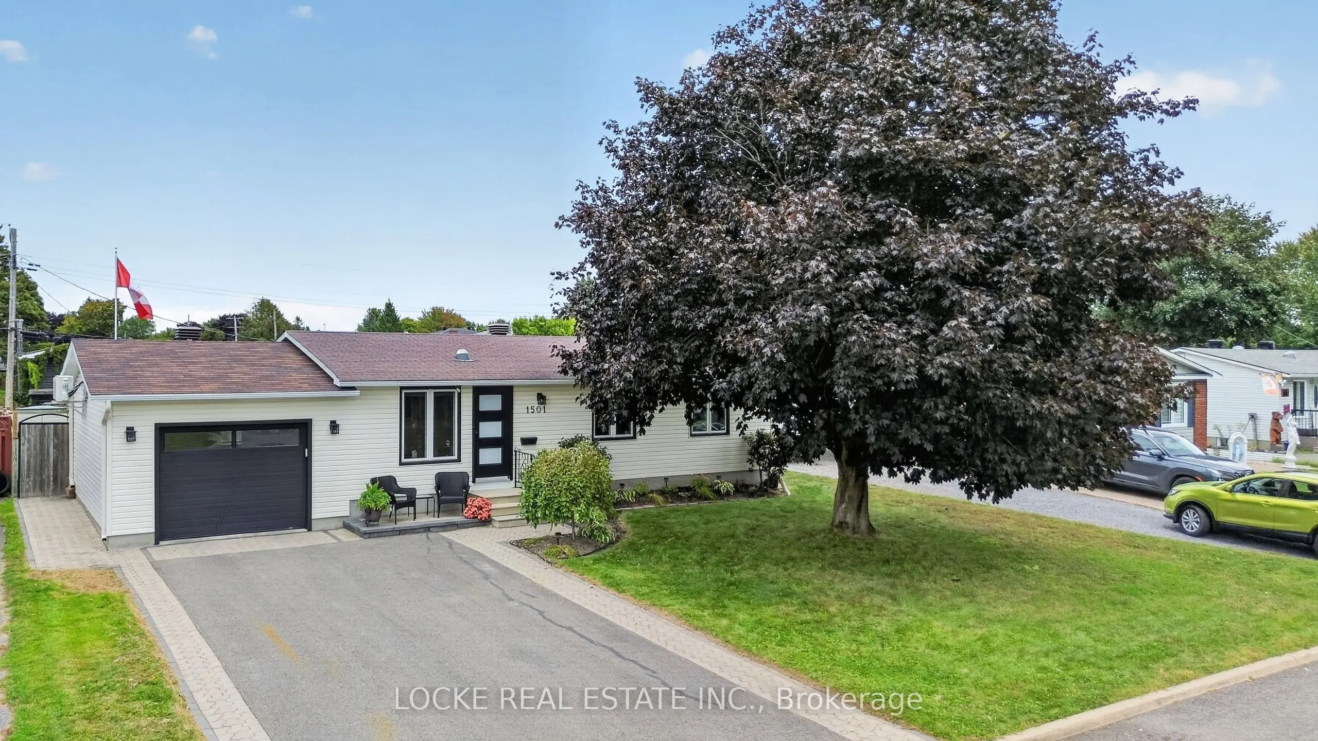 1501 Queenswood Crescent