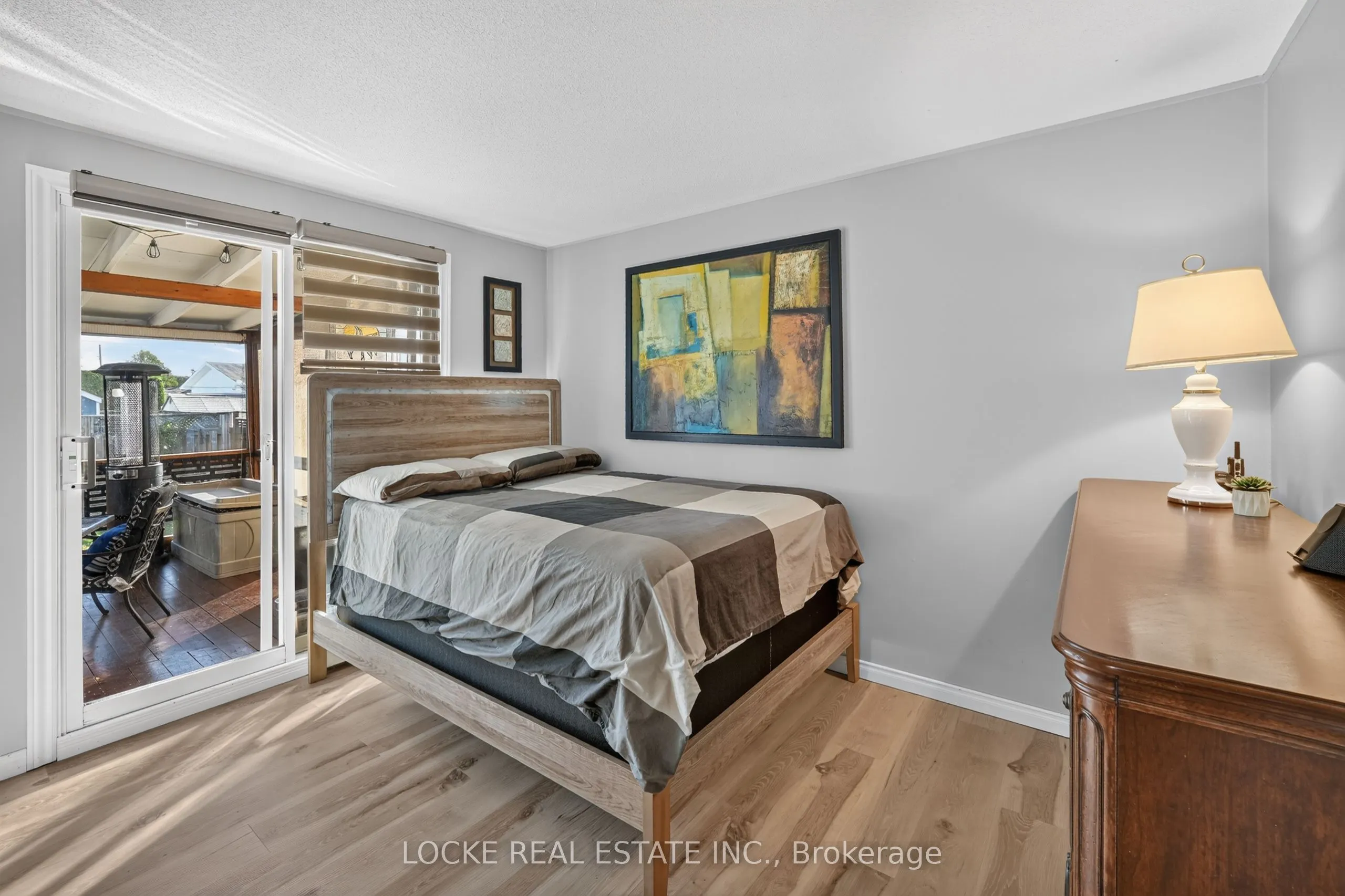 1501 Queenswood Crescent