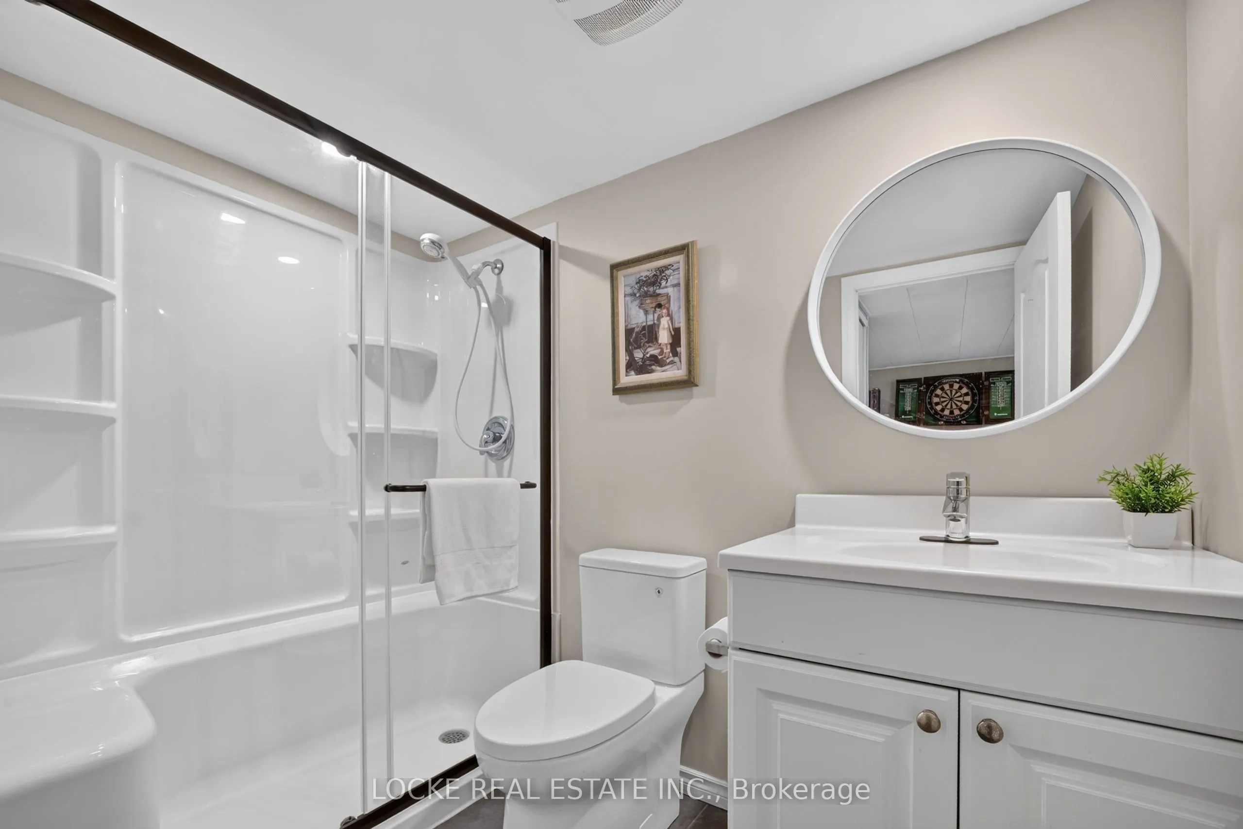 1501 Queenswood Crescent