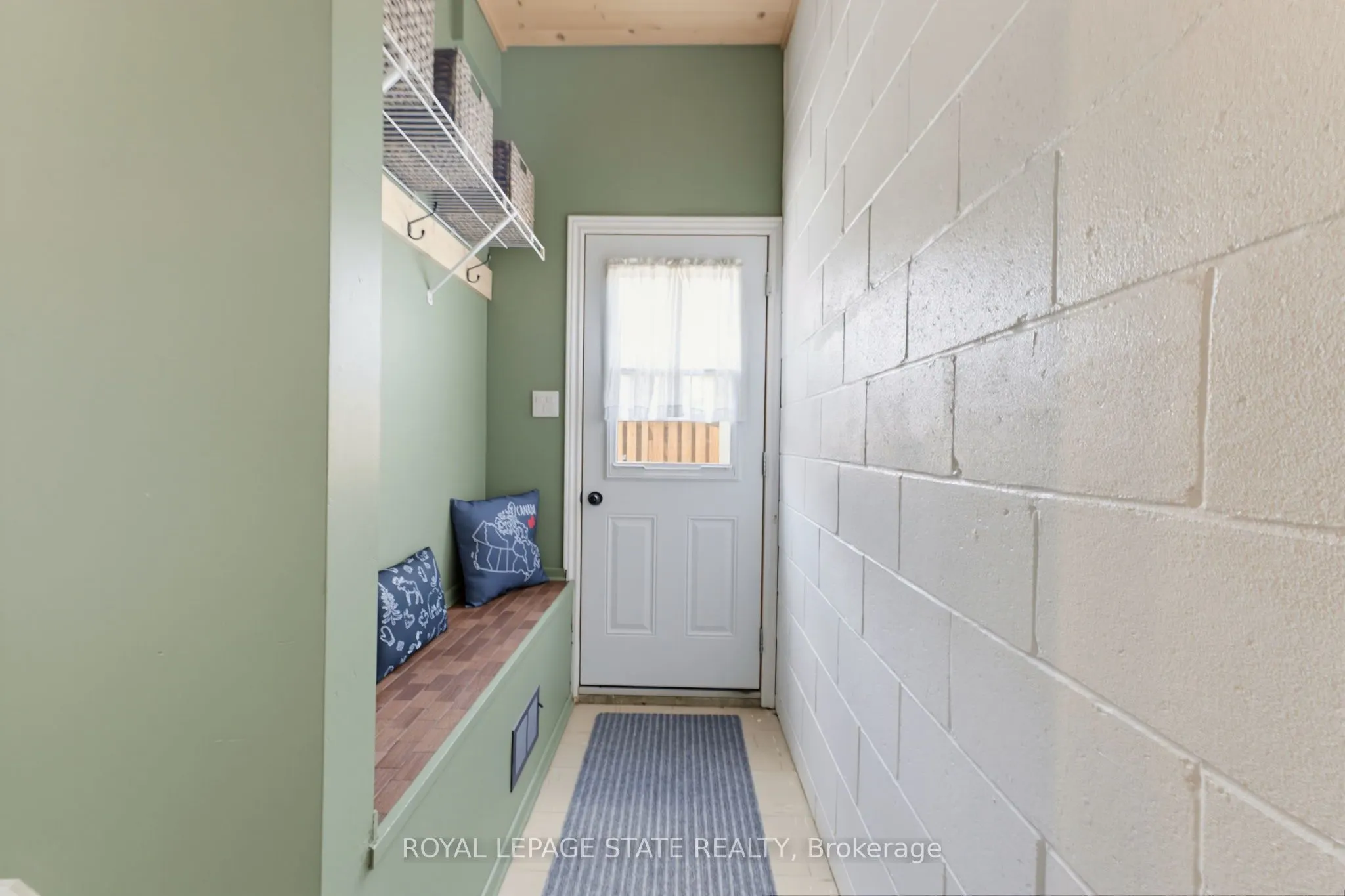 15 Seneca Street S #15