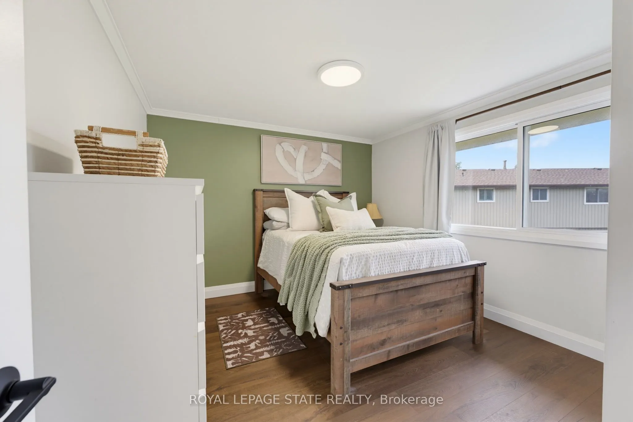 15 Seneca Street S #15