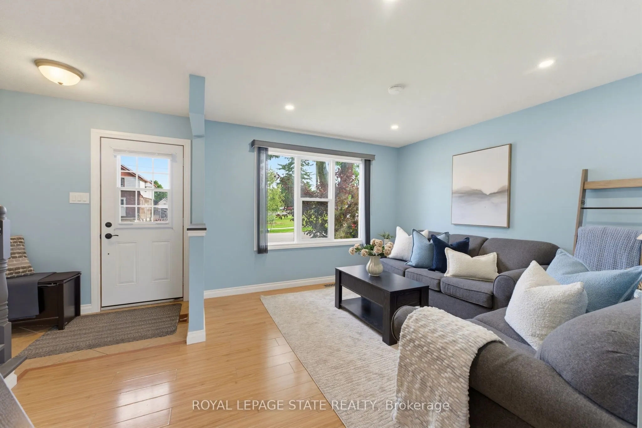 15 Seneca Street S #15