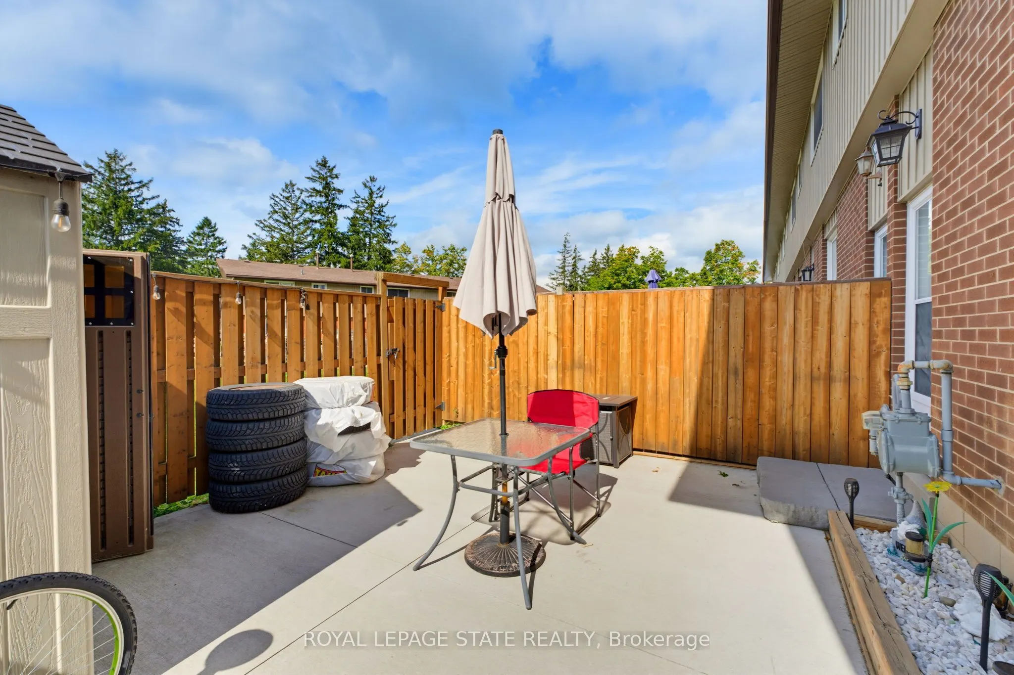 15 Seneca Street S #15