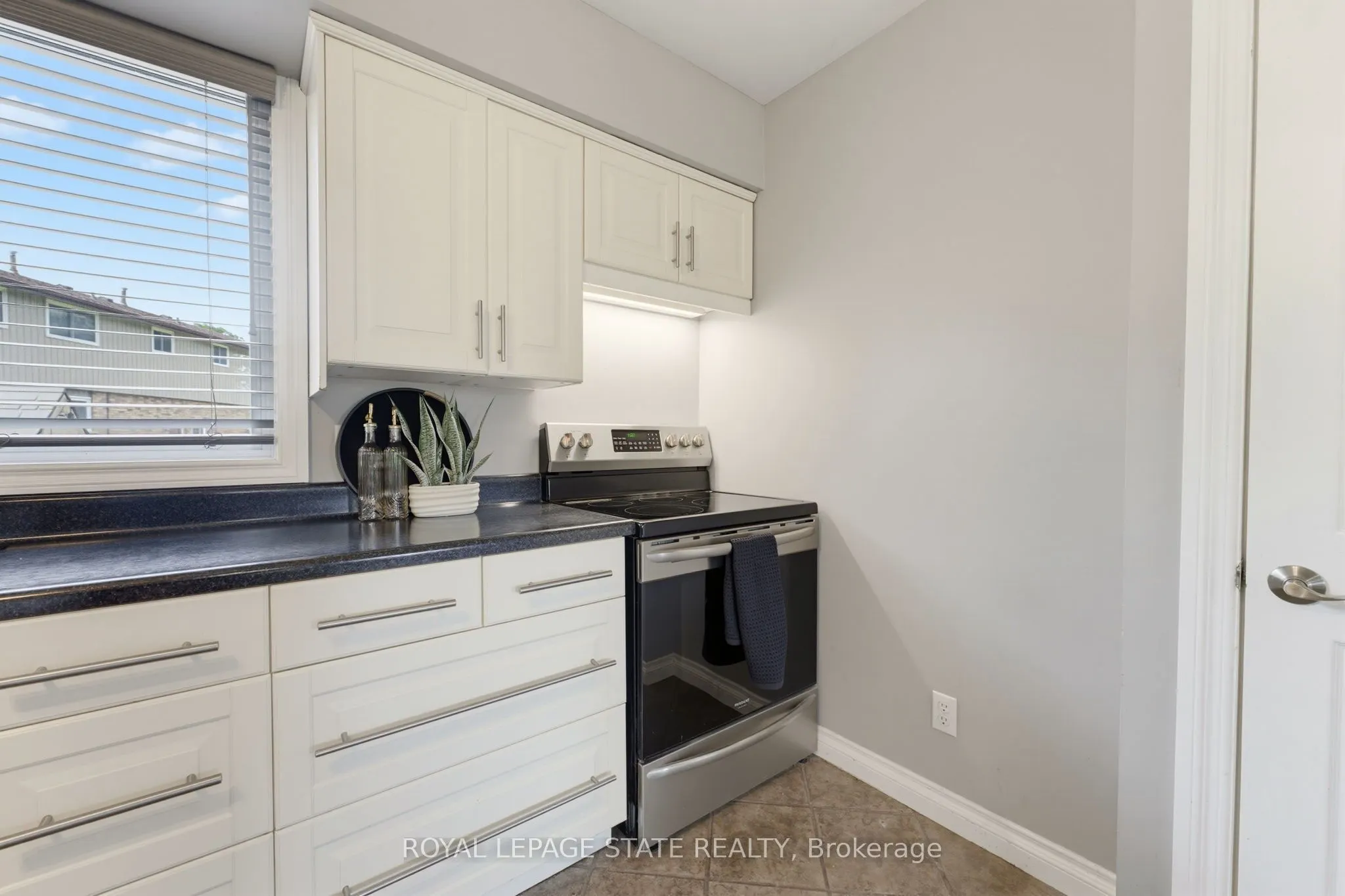 15 Seneca Street S #15