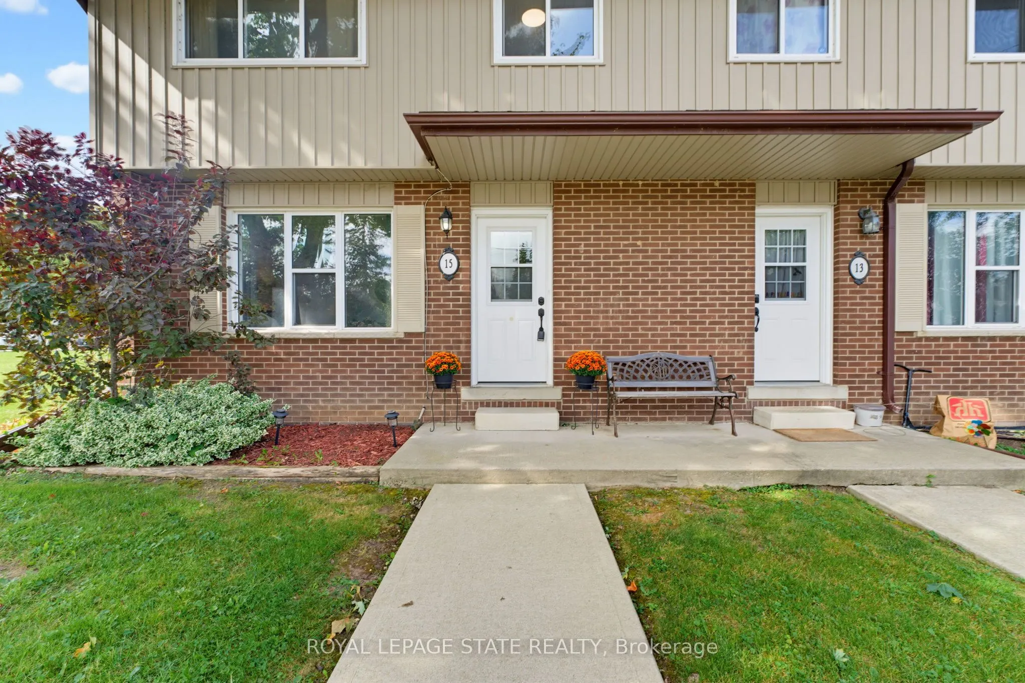 15 Seneca Street S #15