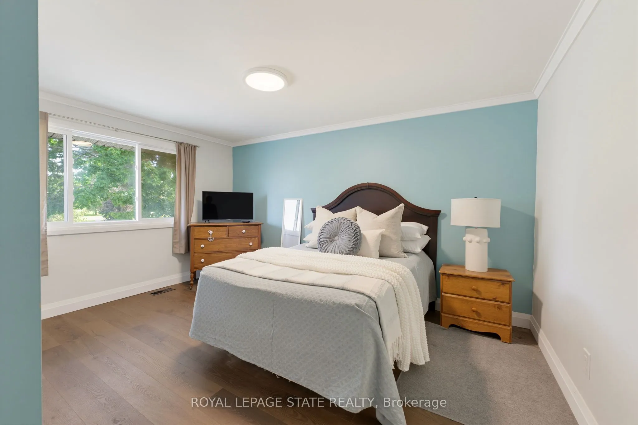 15 Seneca Street S #15