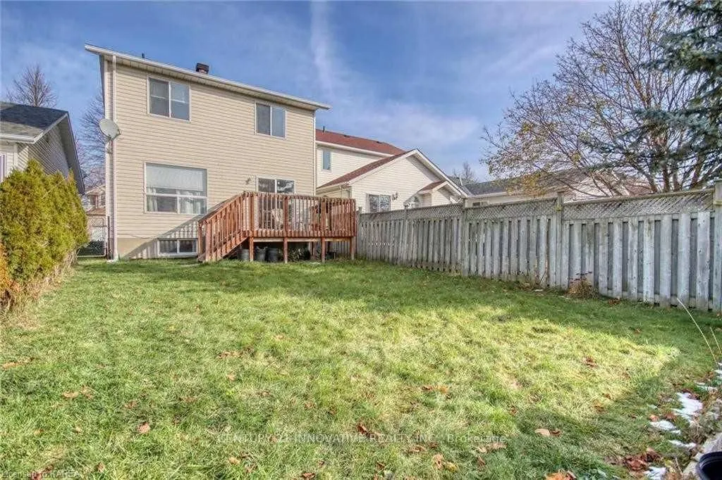 458 Freeman Crescent E