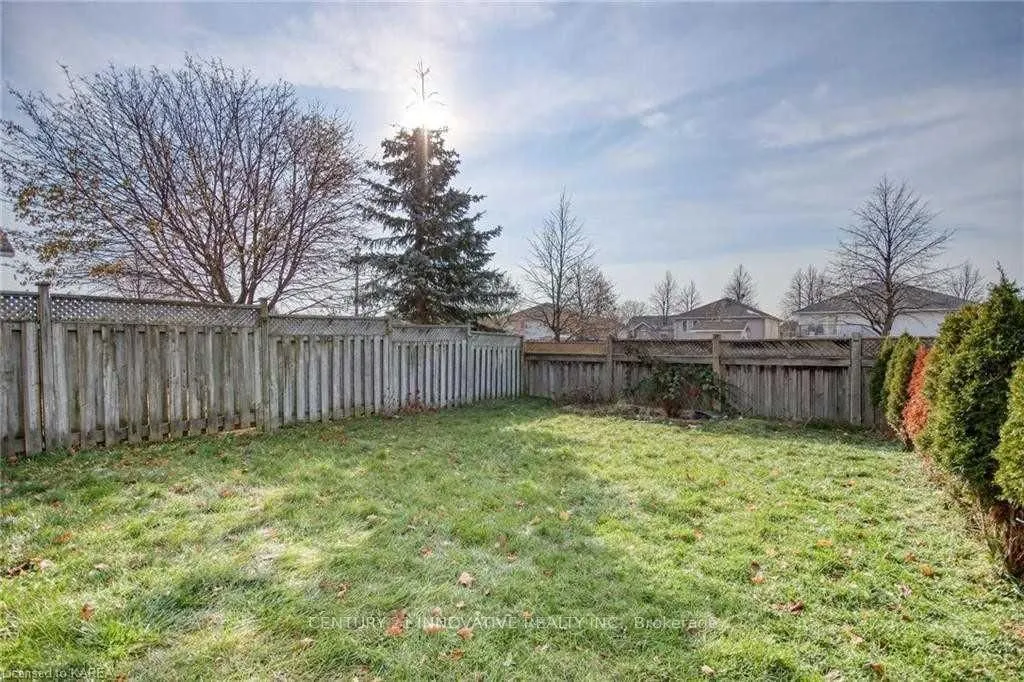 458 Freeman Crescent E