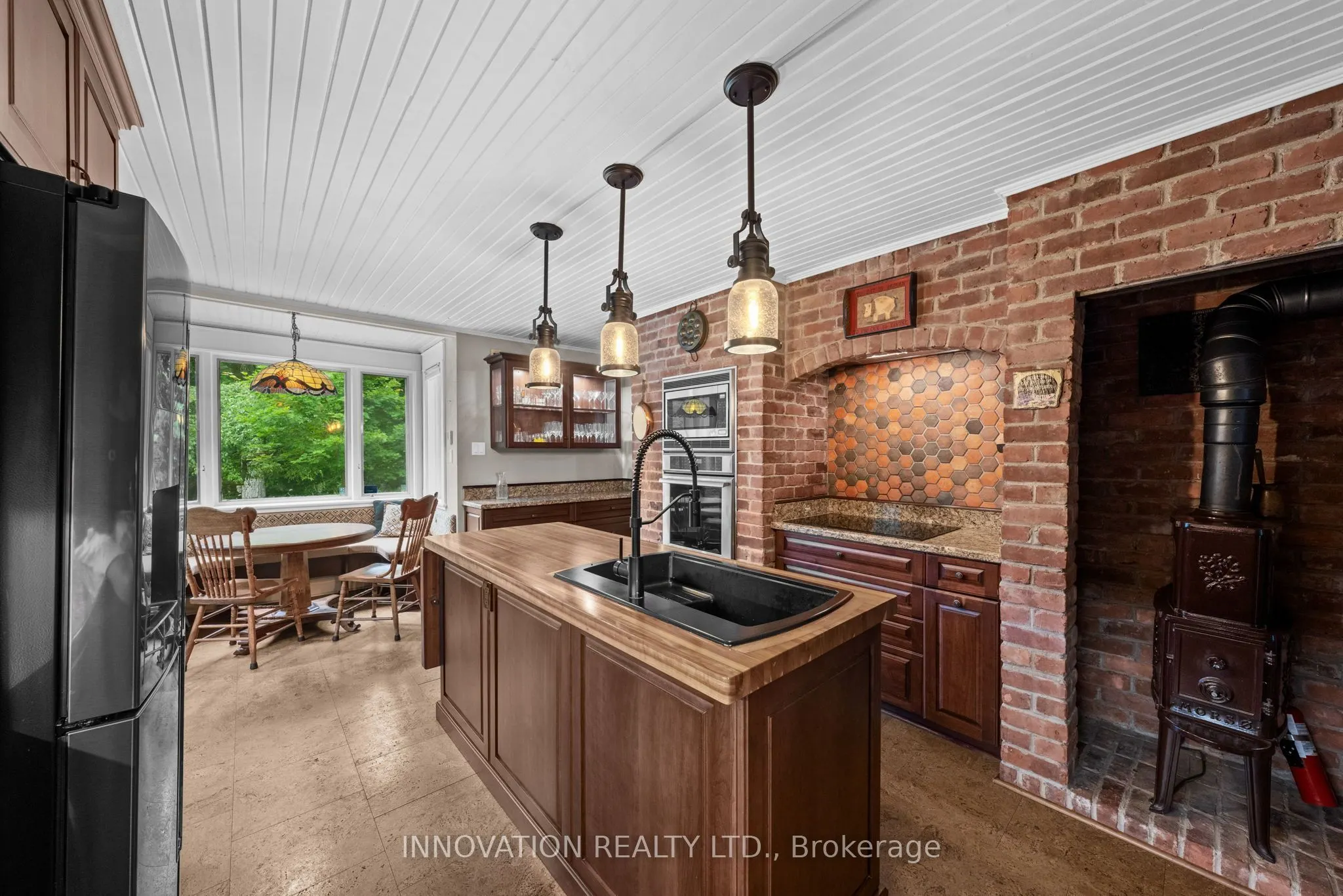 594 Rae Road