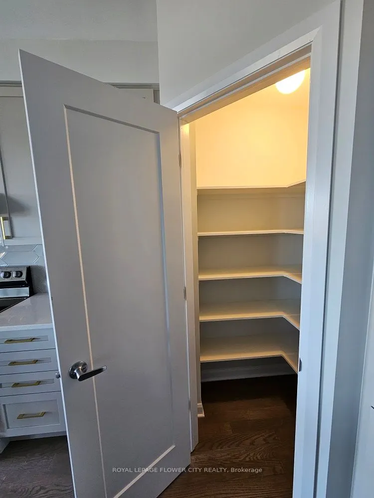 204 Elsie Macgill Walk