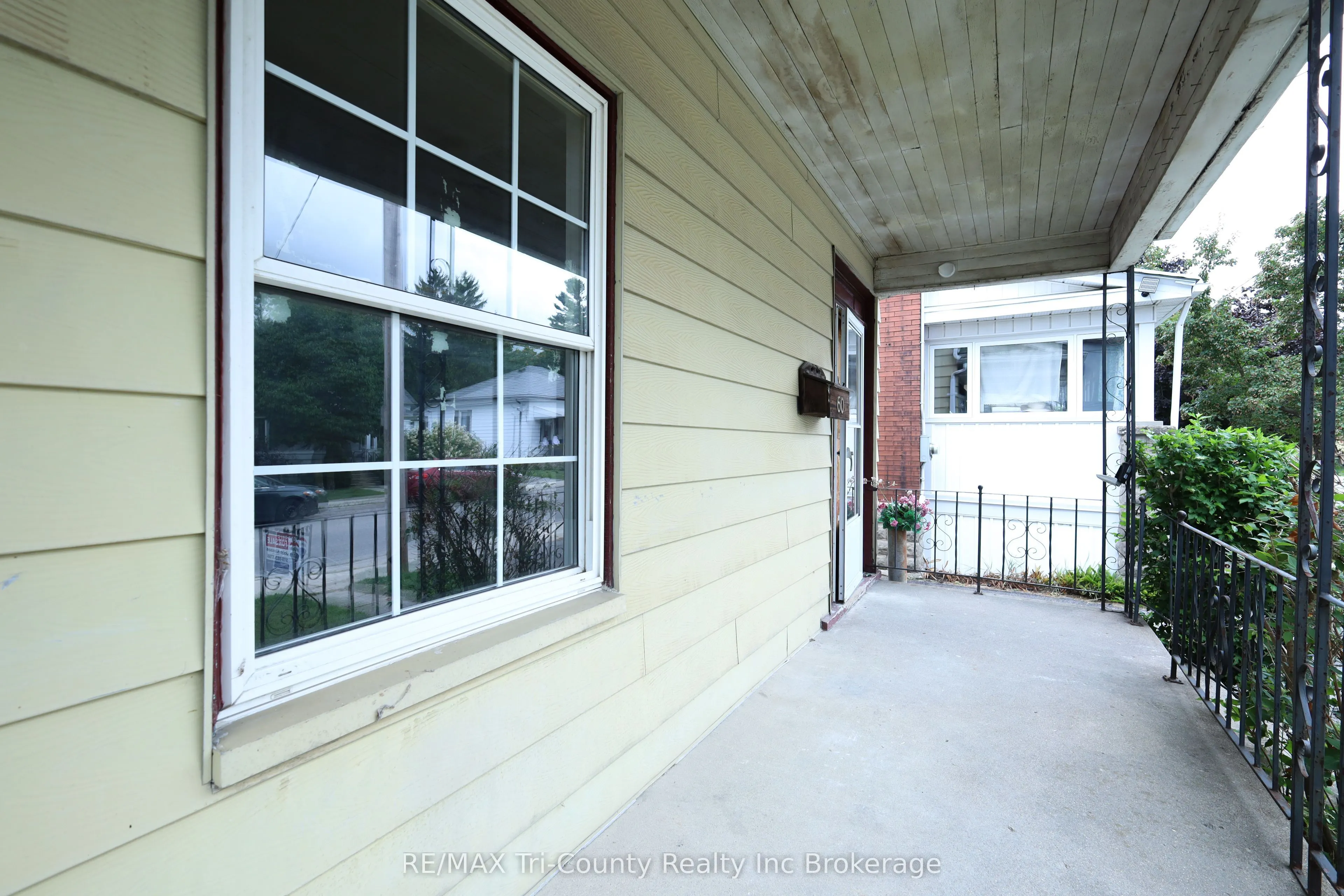 60 Manitoba Street