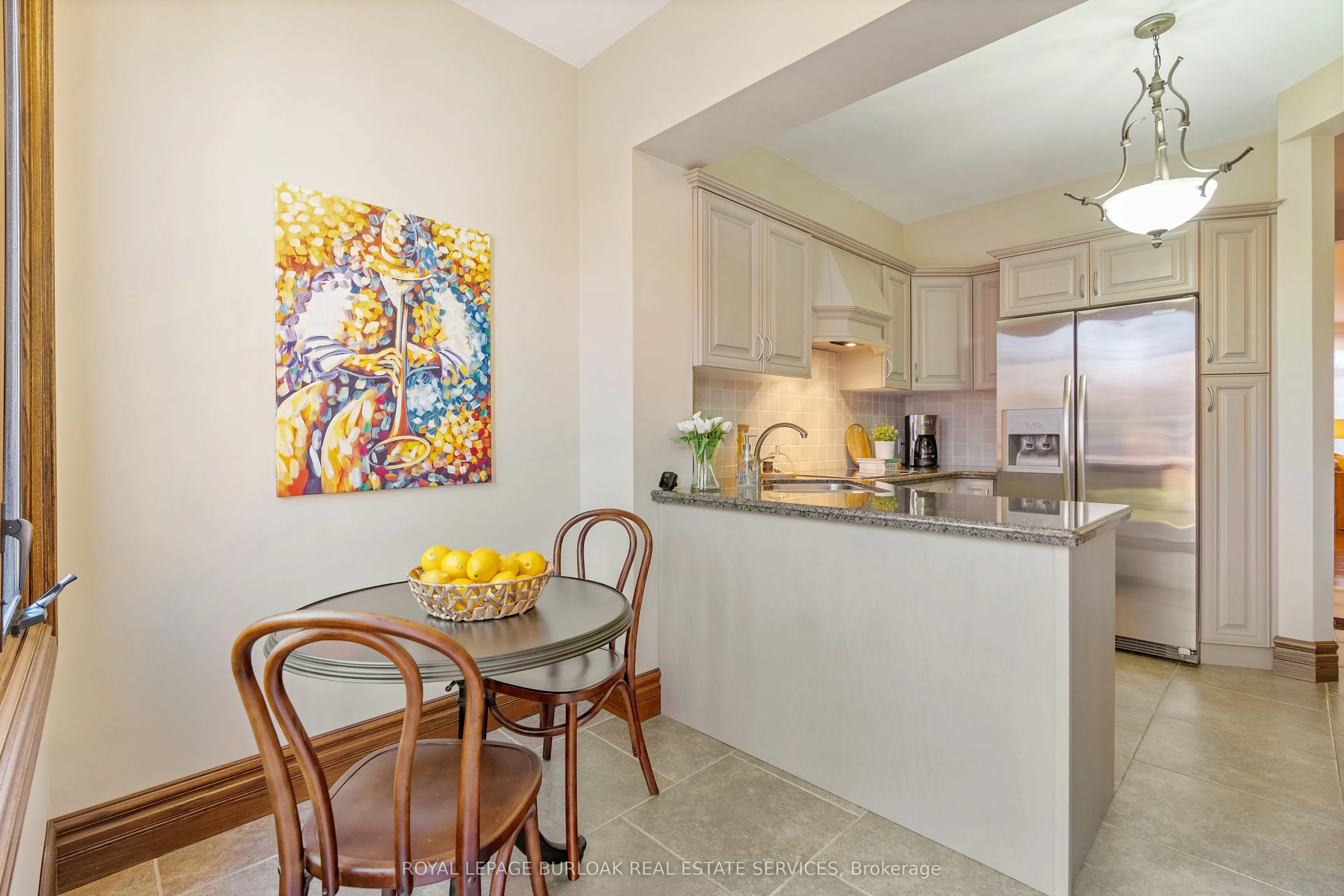 107 Catharine Street S #Main Floor