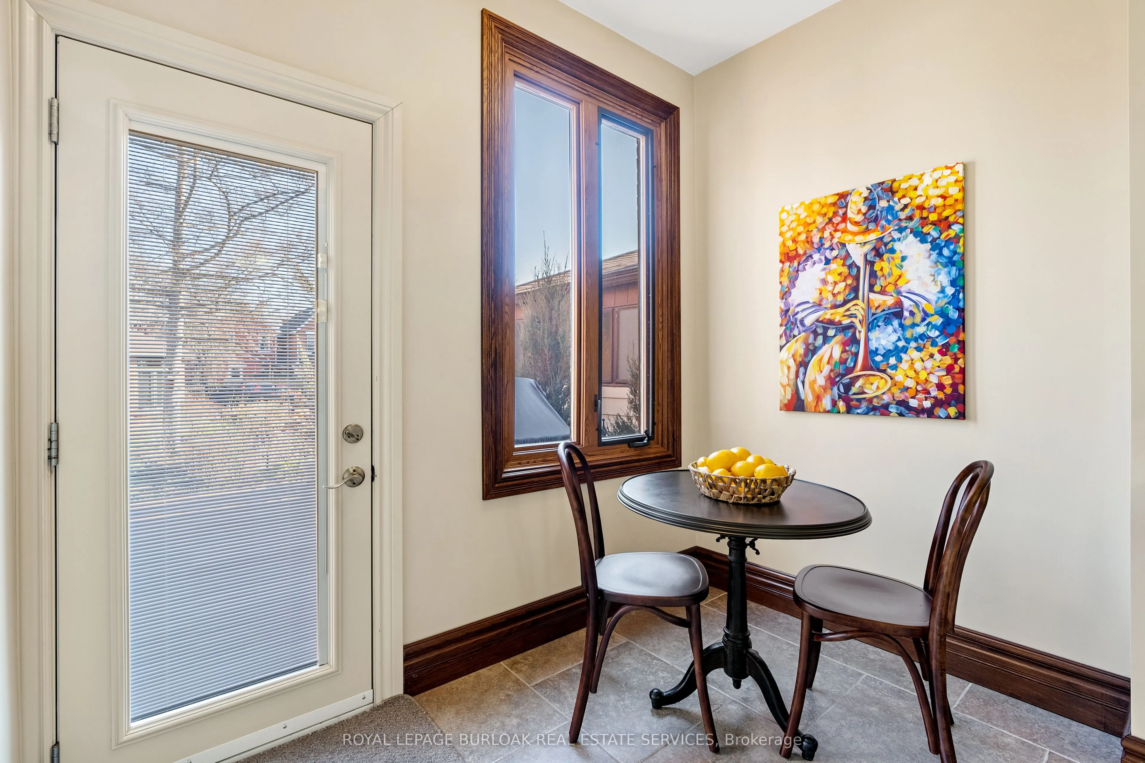 107 Catharine Street S #Main Floor