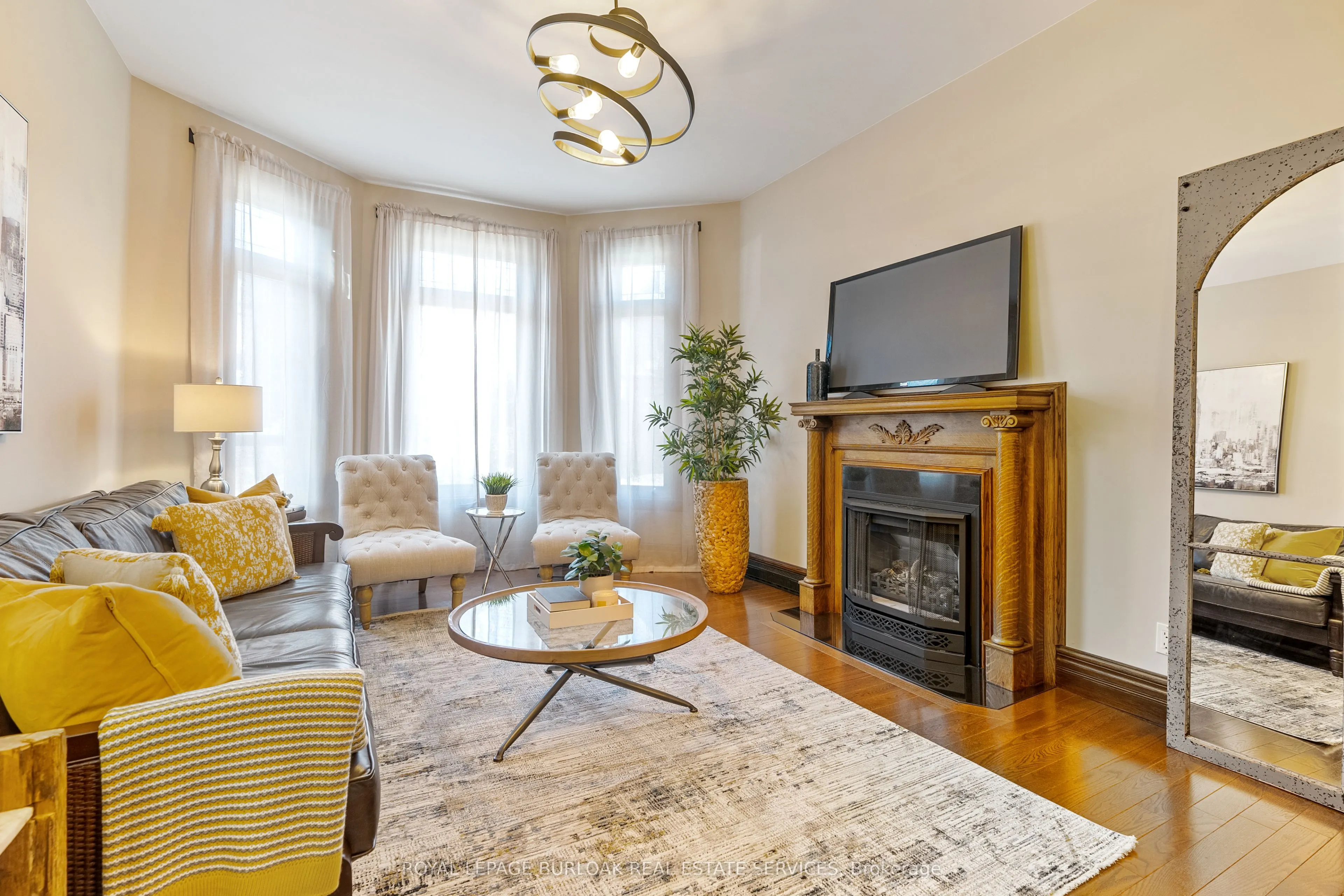 107 Catharine Street S #Main Floor