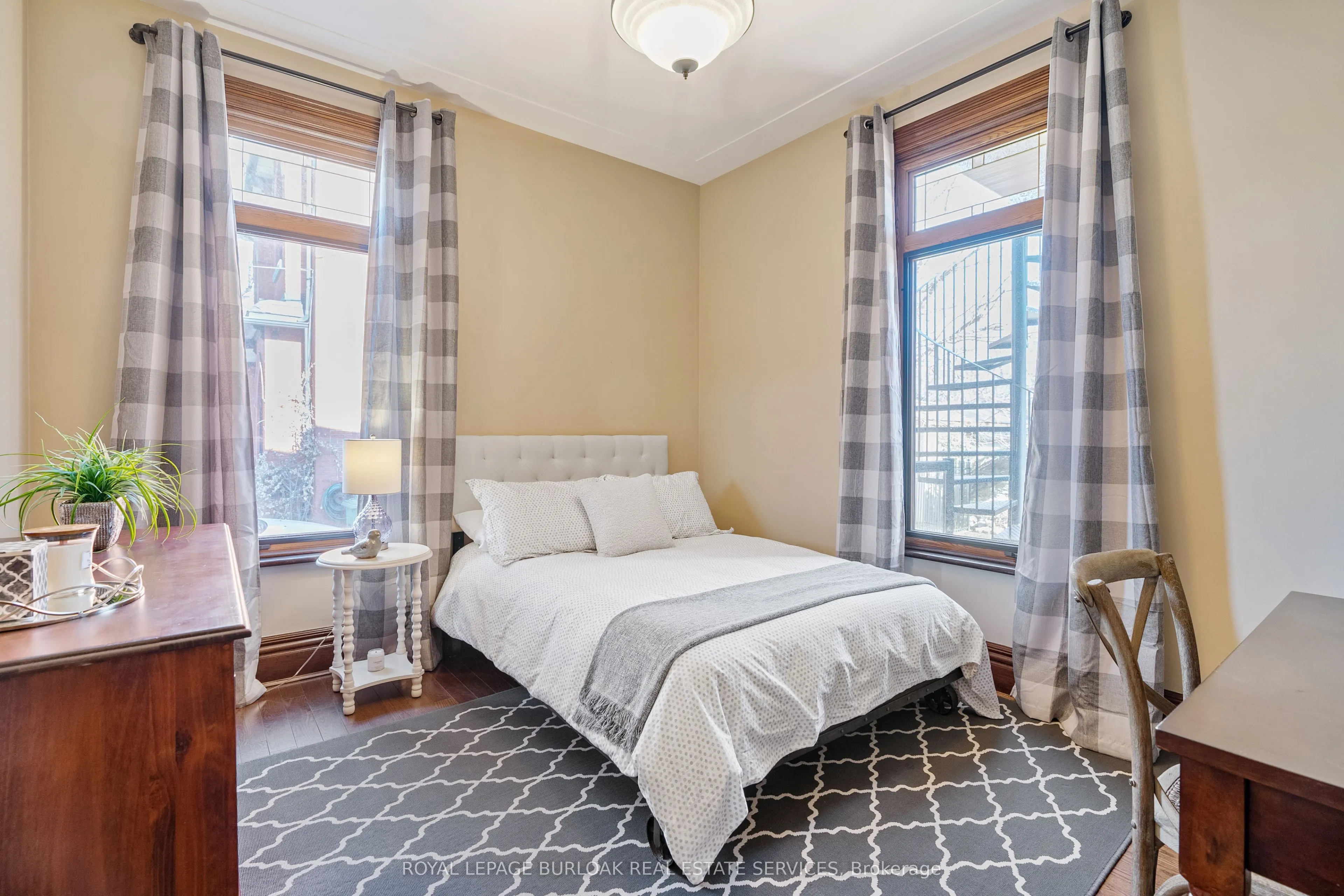 107 Catharine Street S #Main Floor
