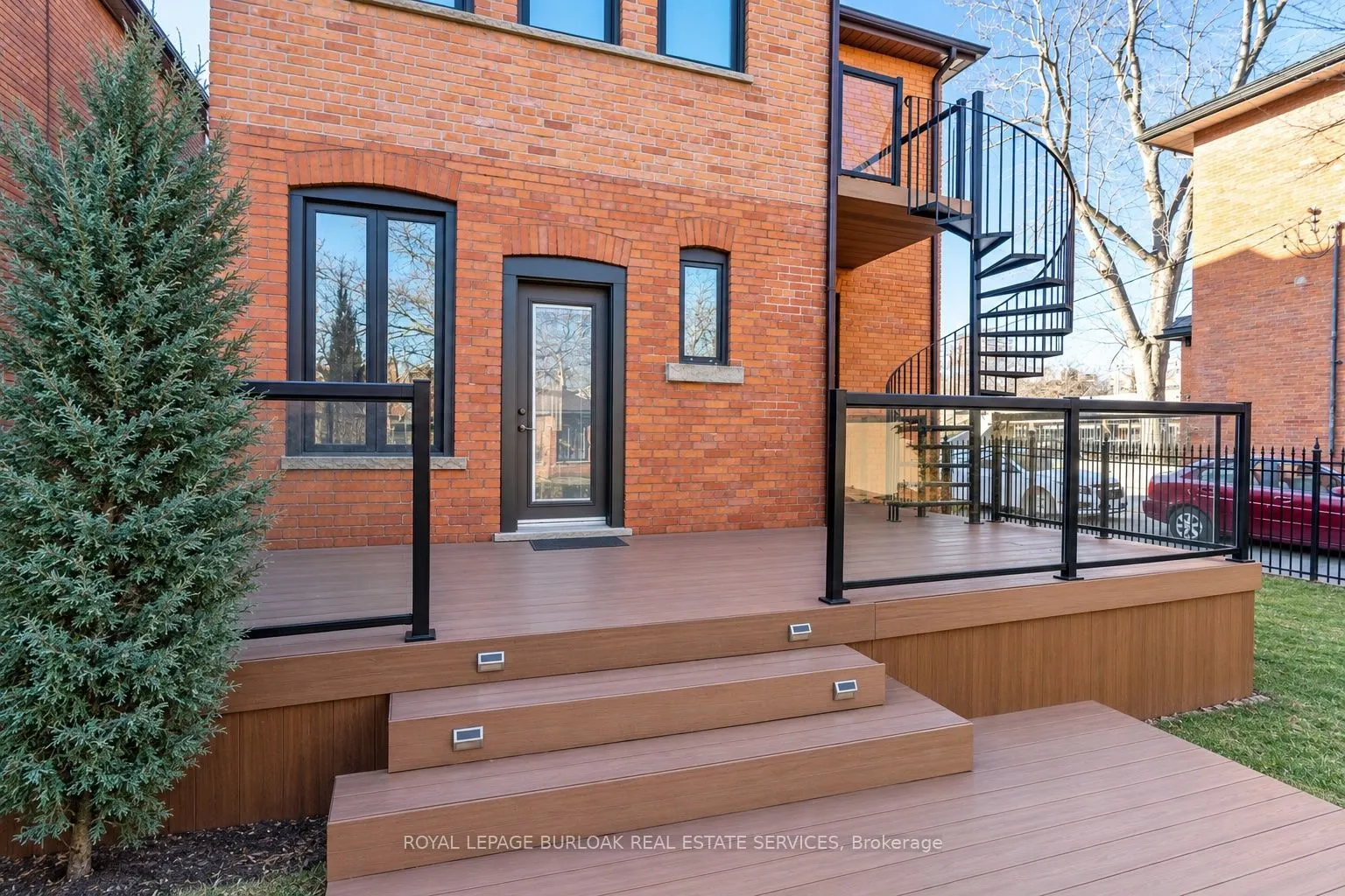107 Catharine Street S #Main Floor