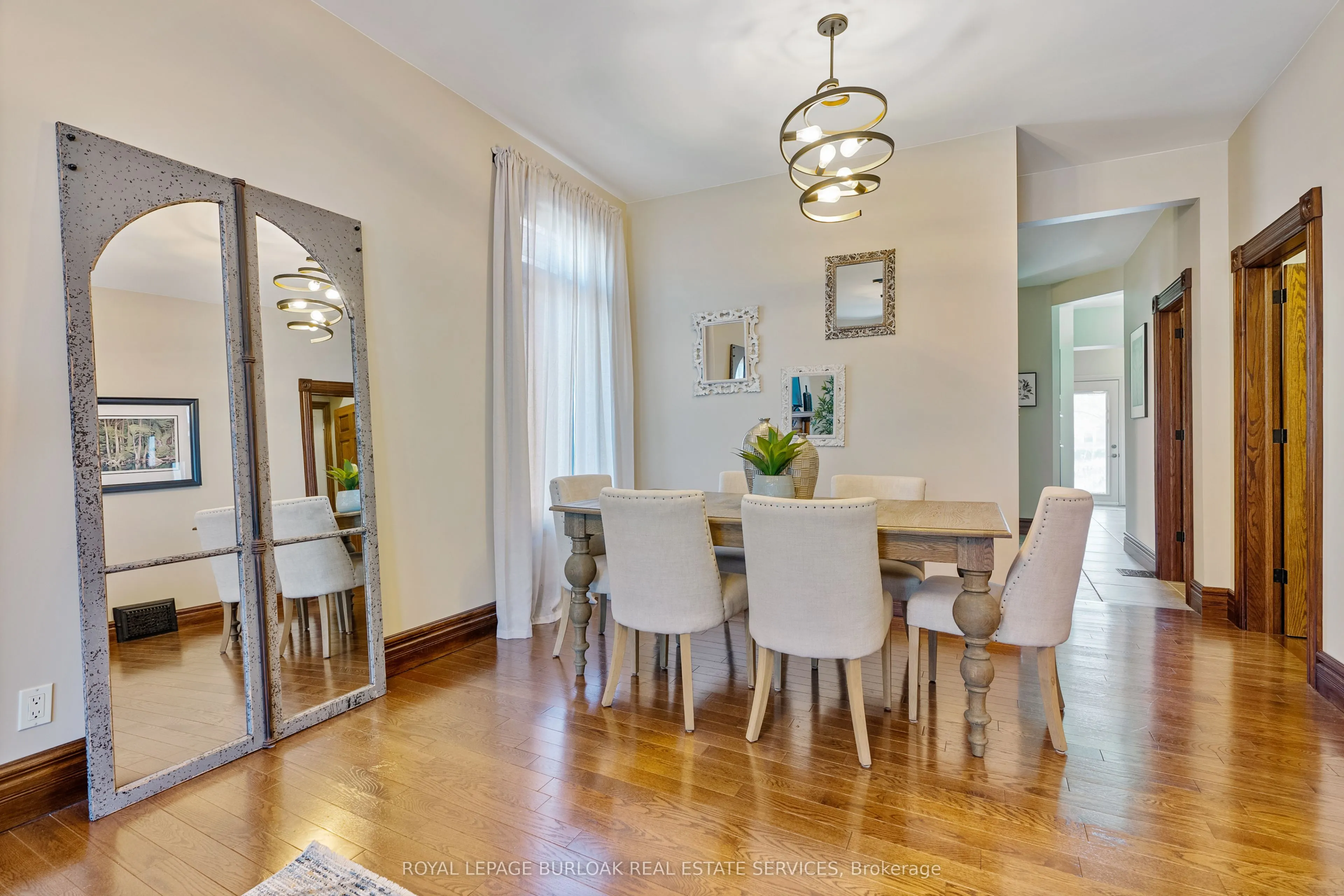107 Catharine Street S #Main Floor