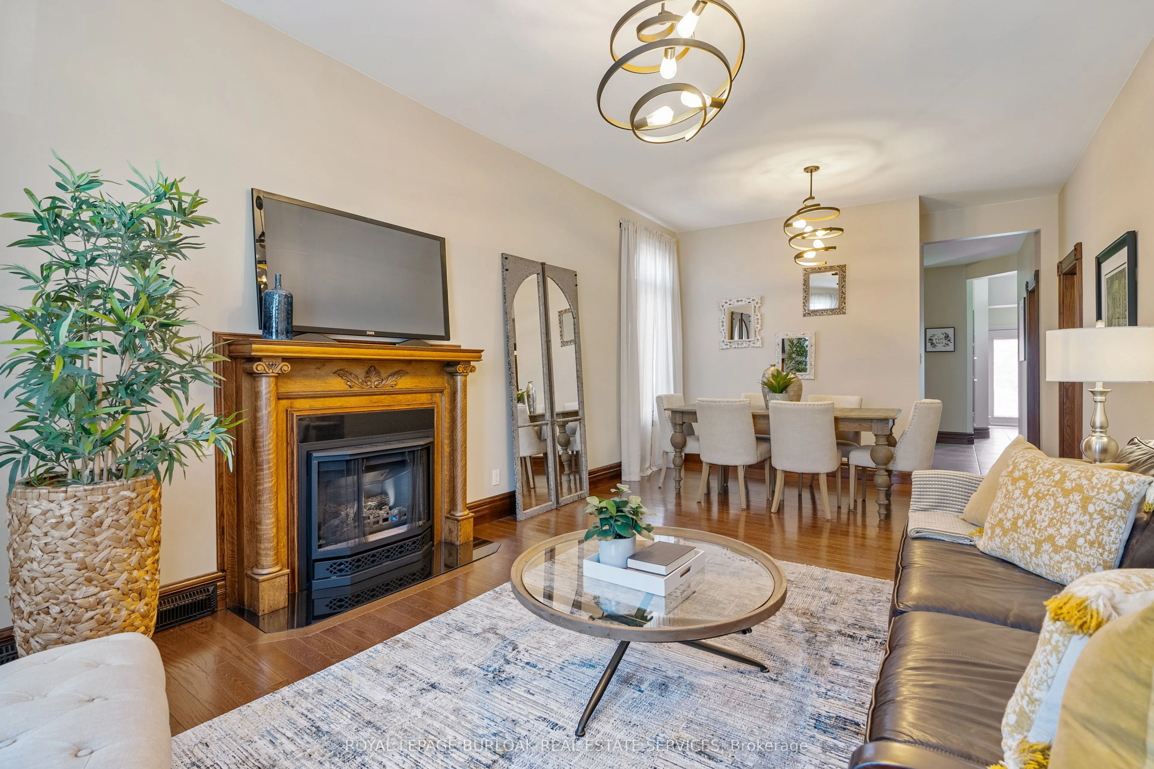 107 Catharine Street S #Main Floor