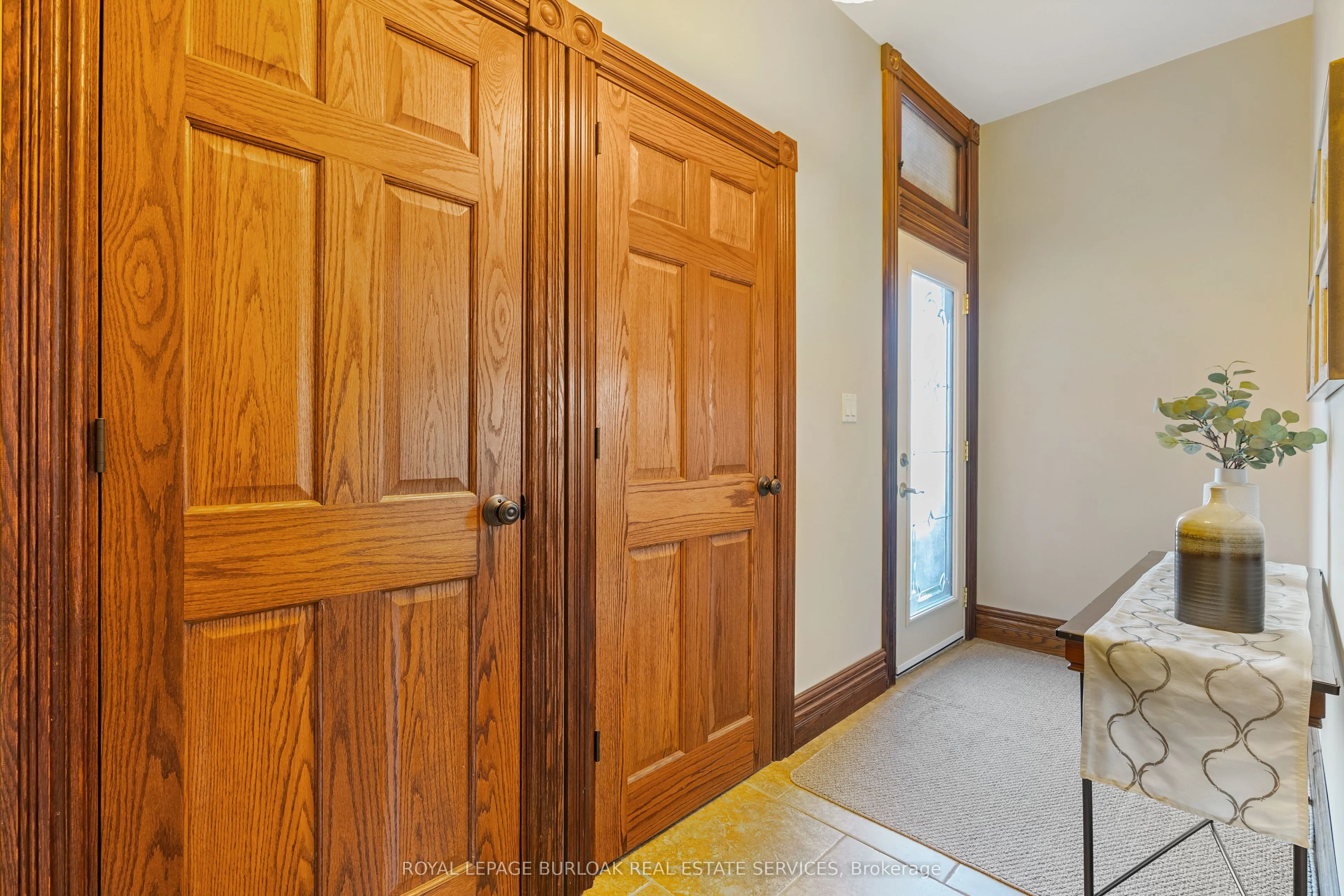 107 Catharine Street S #Main Floor