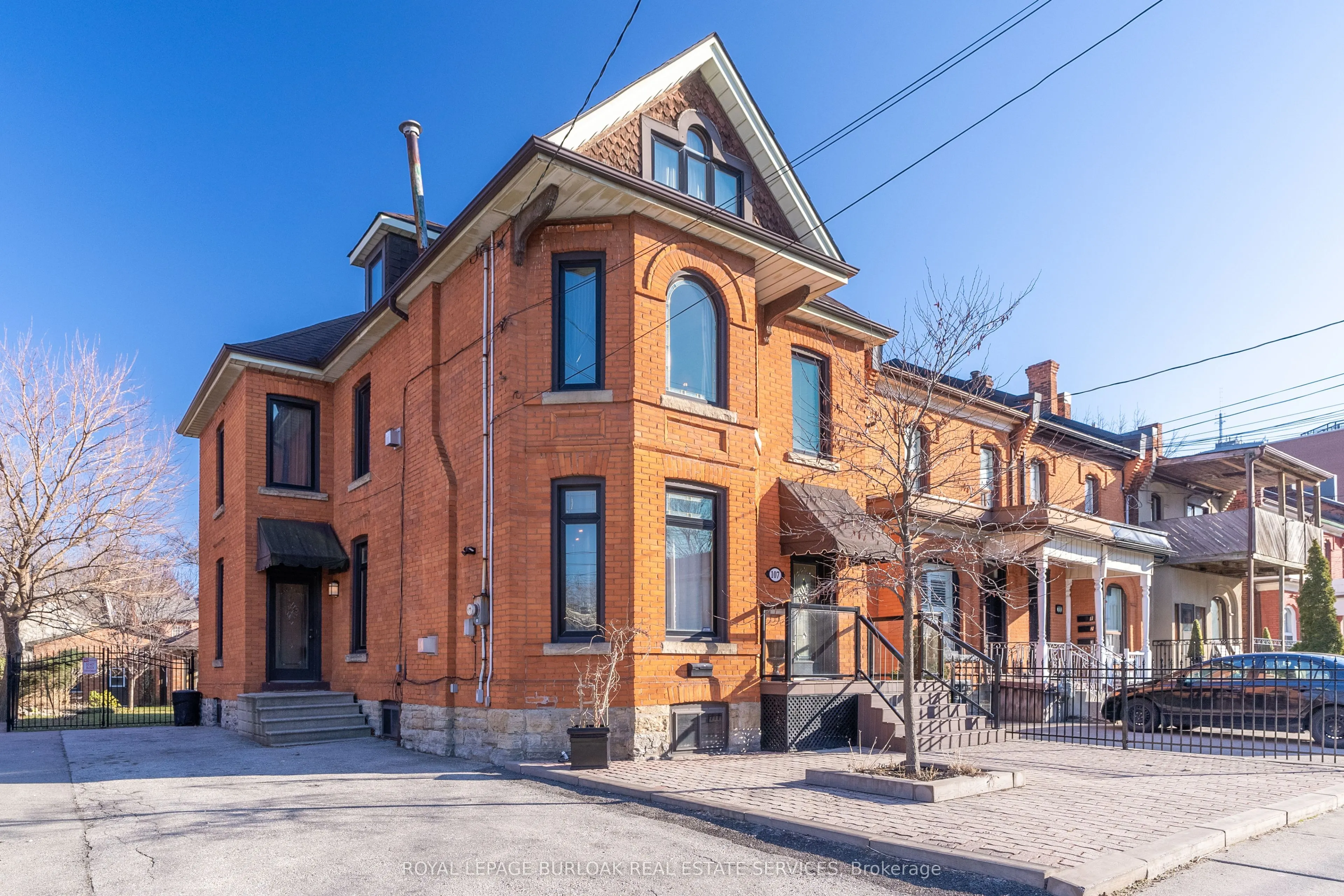 107 Catharine Street S #Main Floor