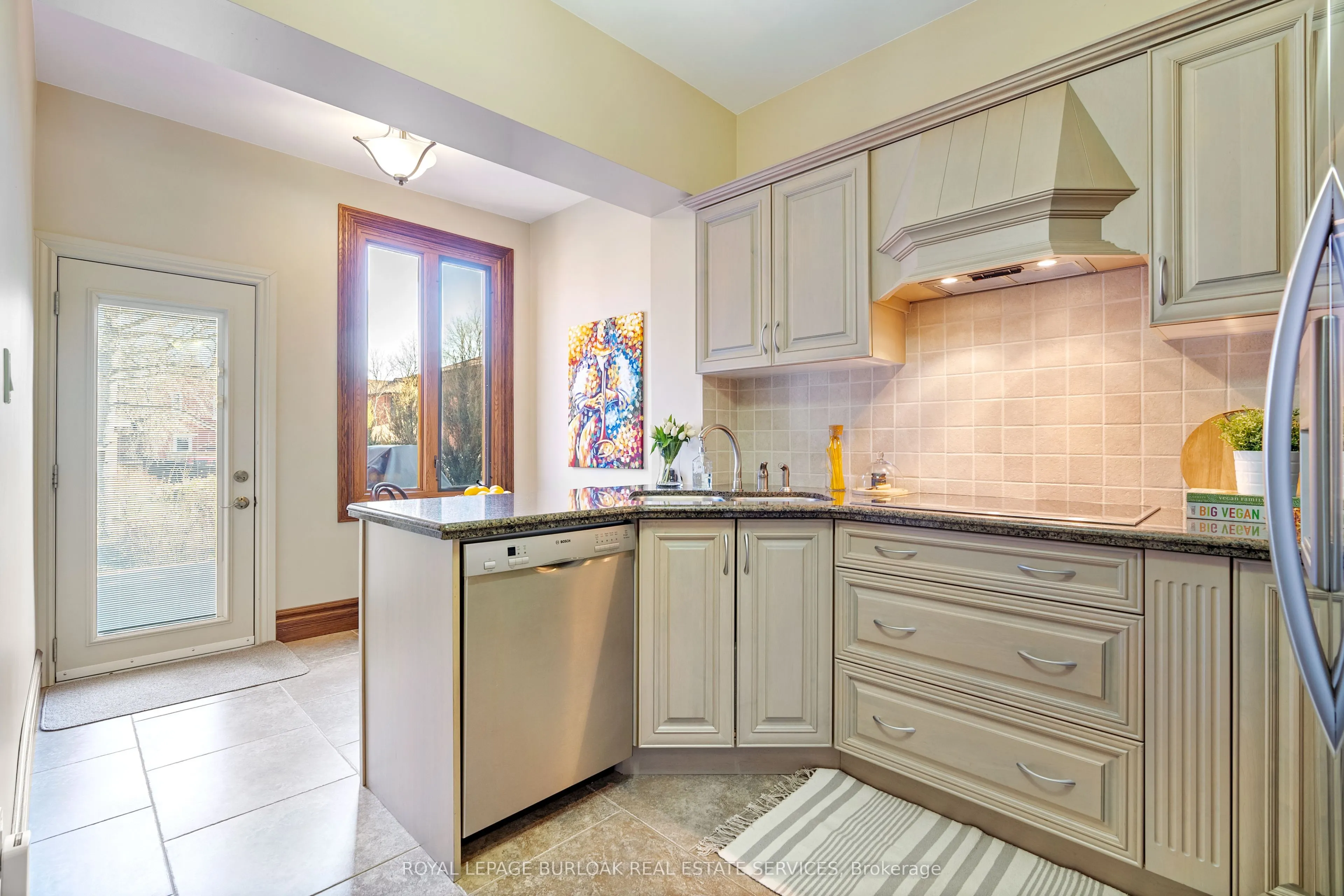 107 Catharine Street S #Main Floor