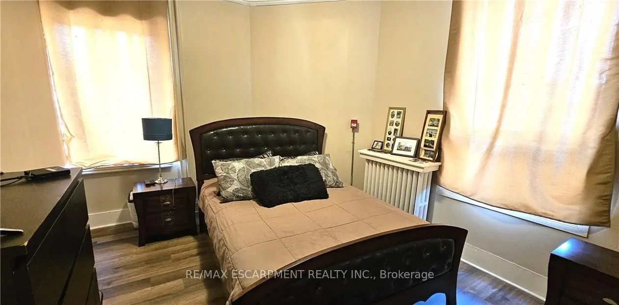 74 Locke Street N
