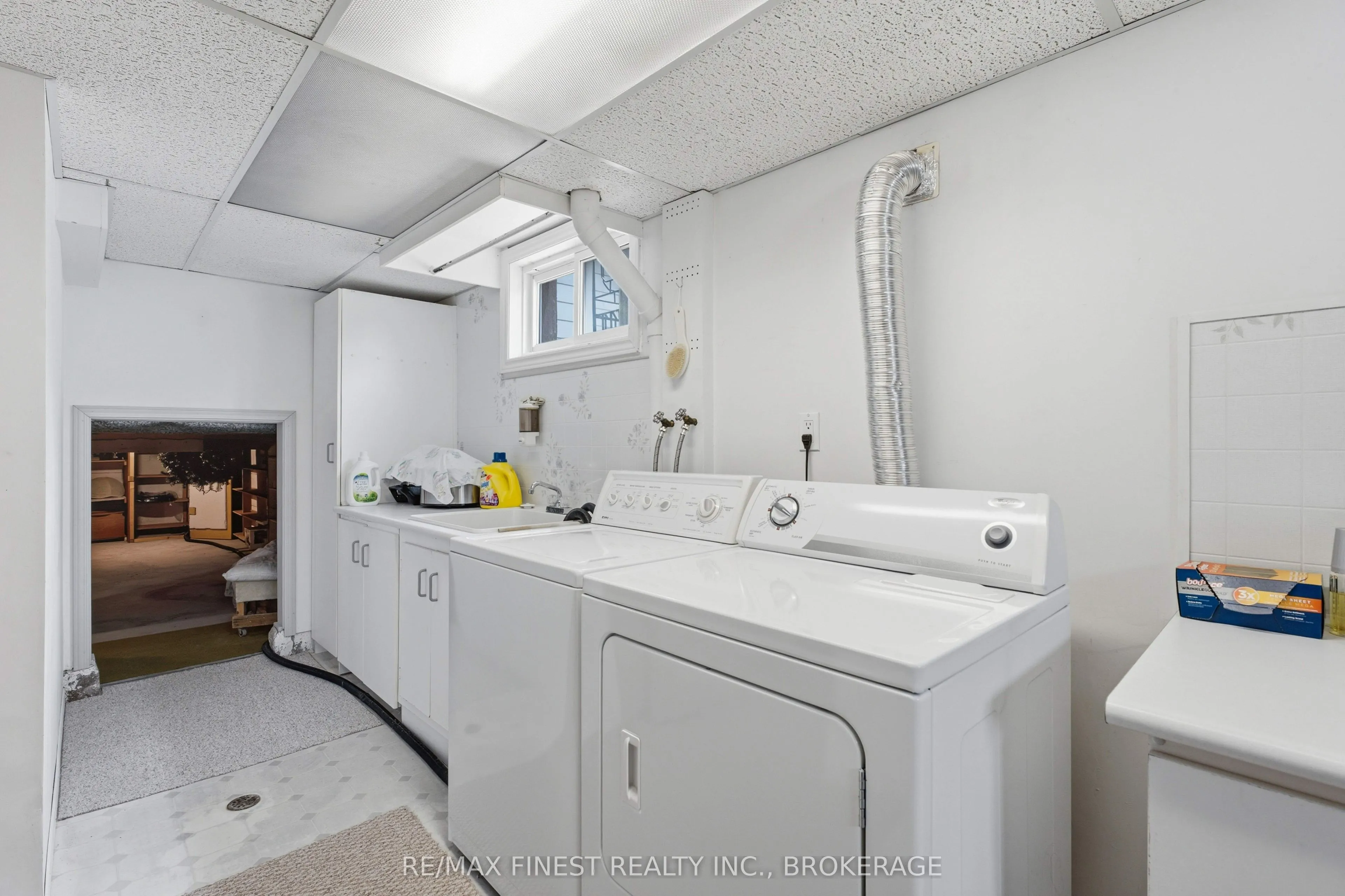 746 Laidlaw Crescent