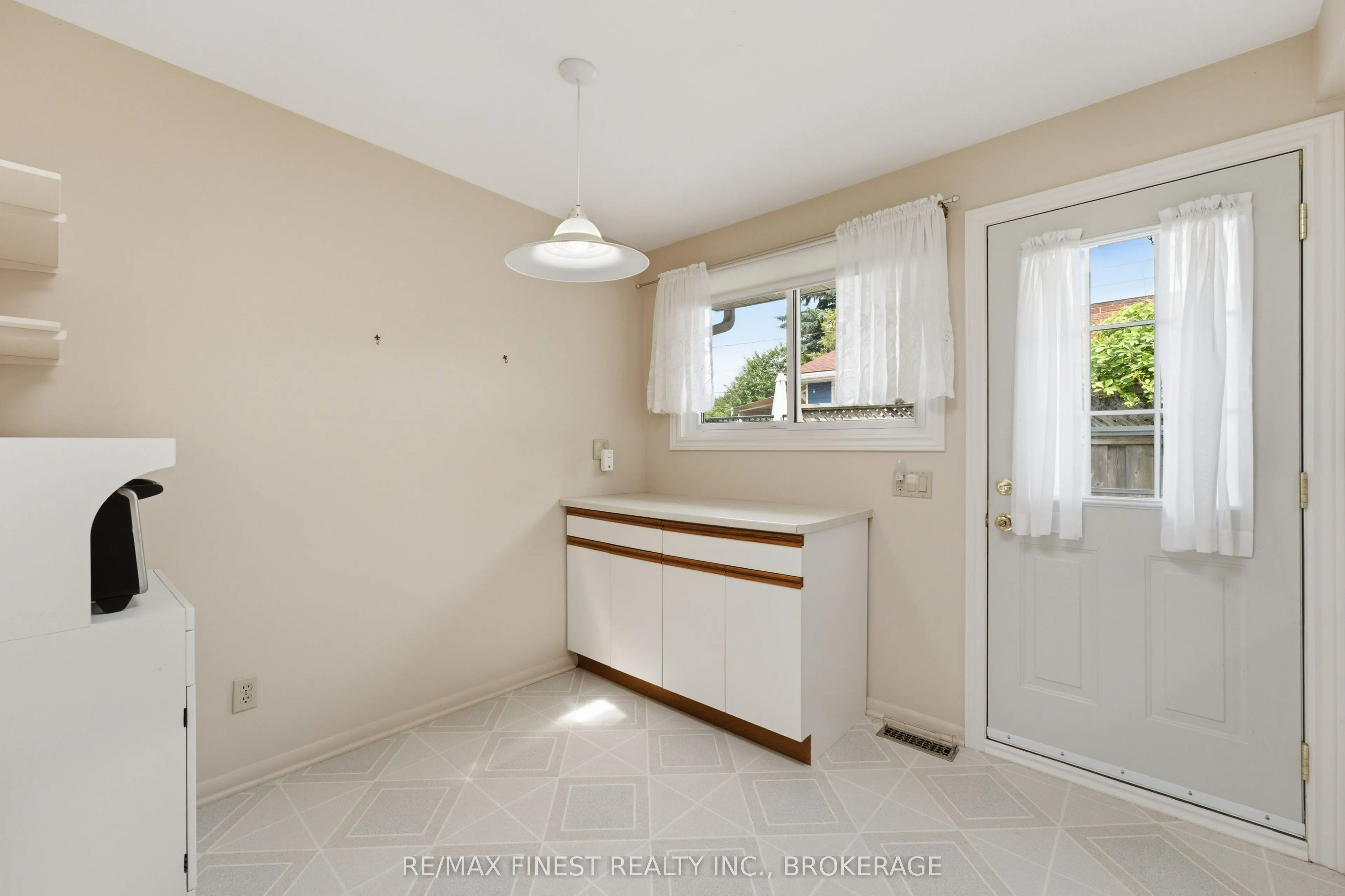 746 Laidlaw Crescent