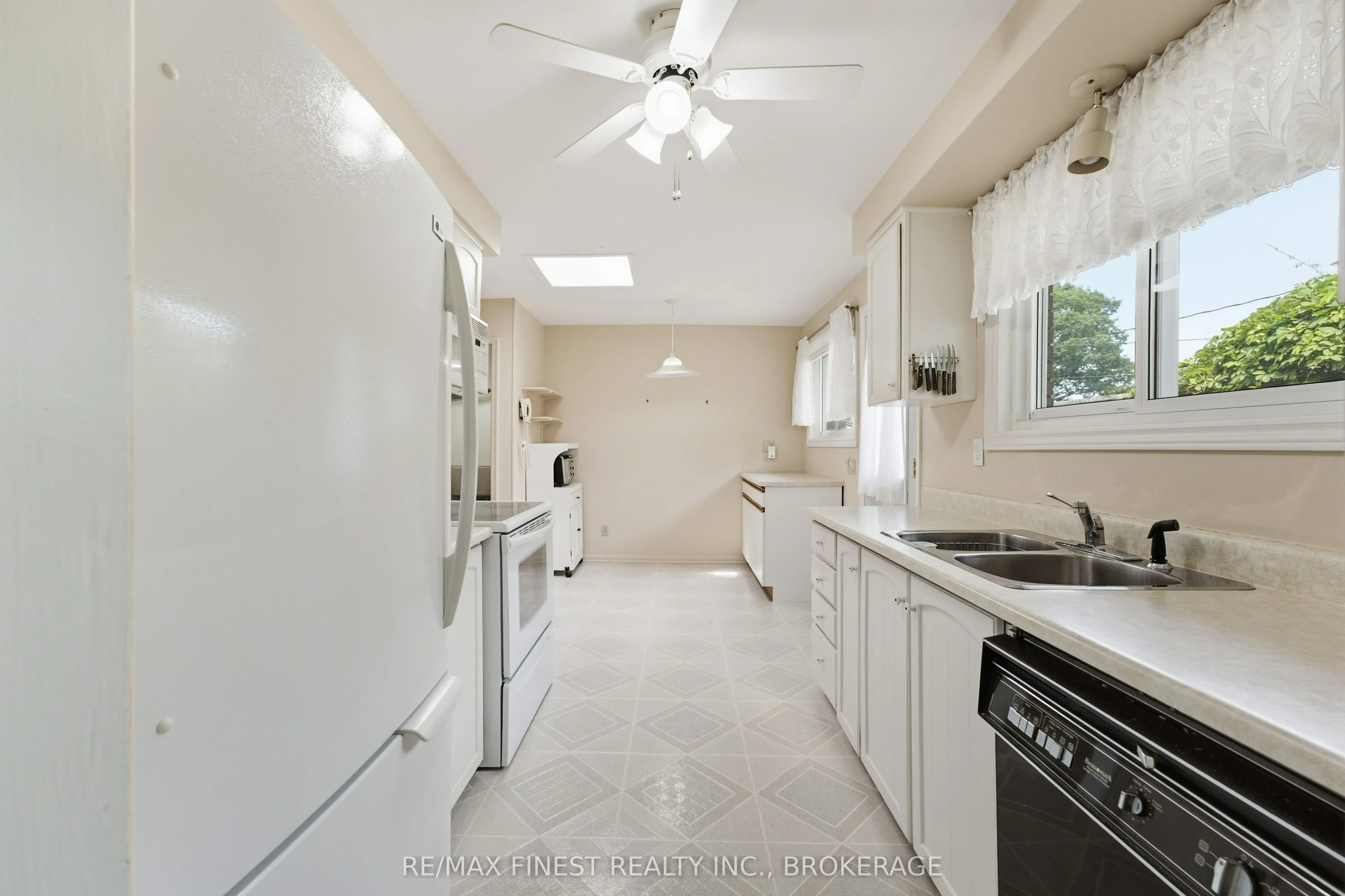 746 Laidlaw Crescent