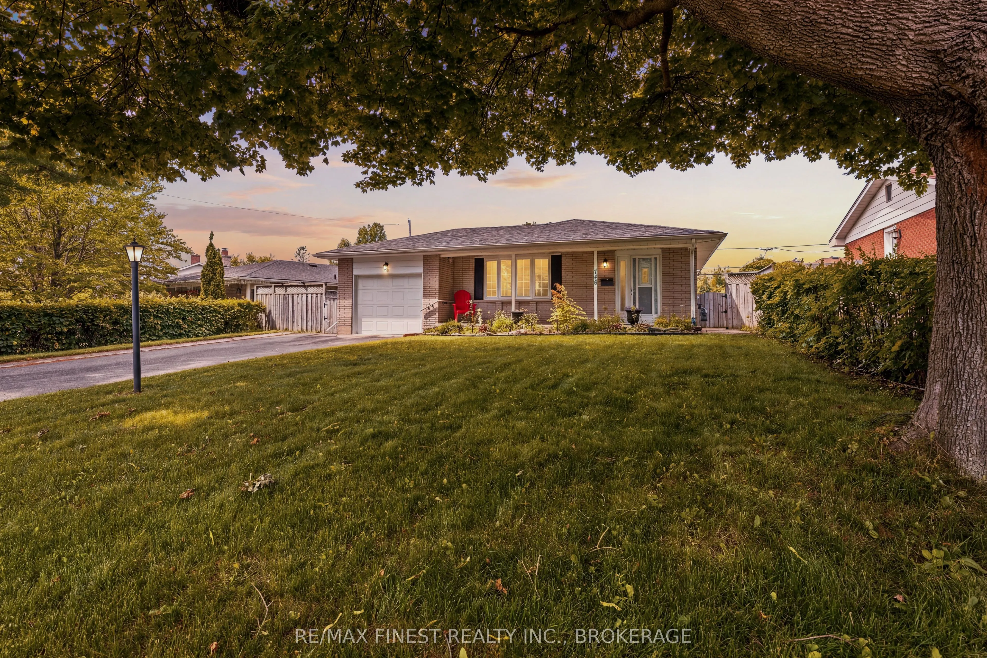 746 Laidlaw Crescent