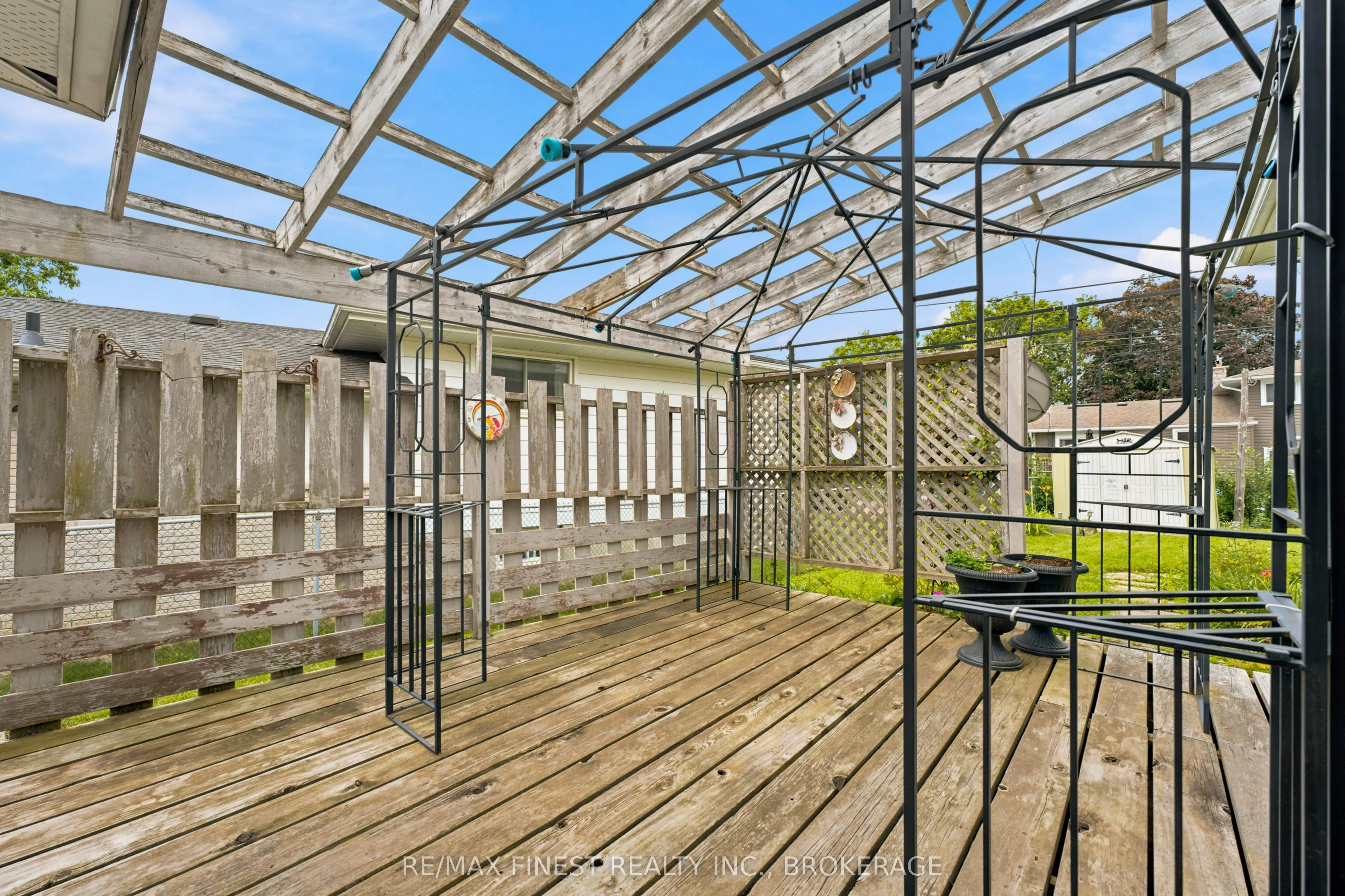 746 Laidlaw Crescent