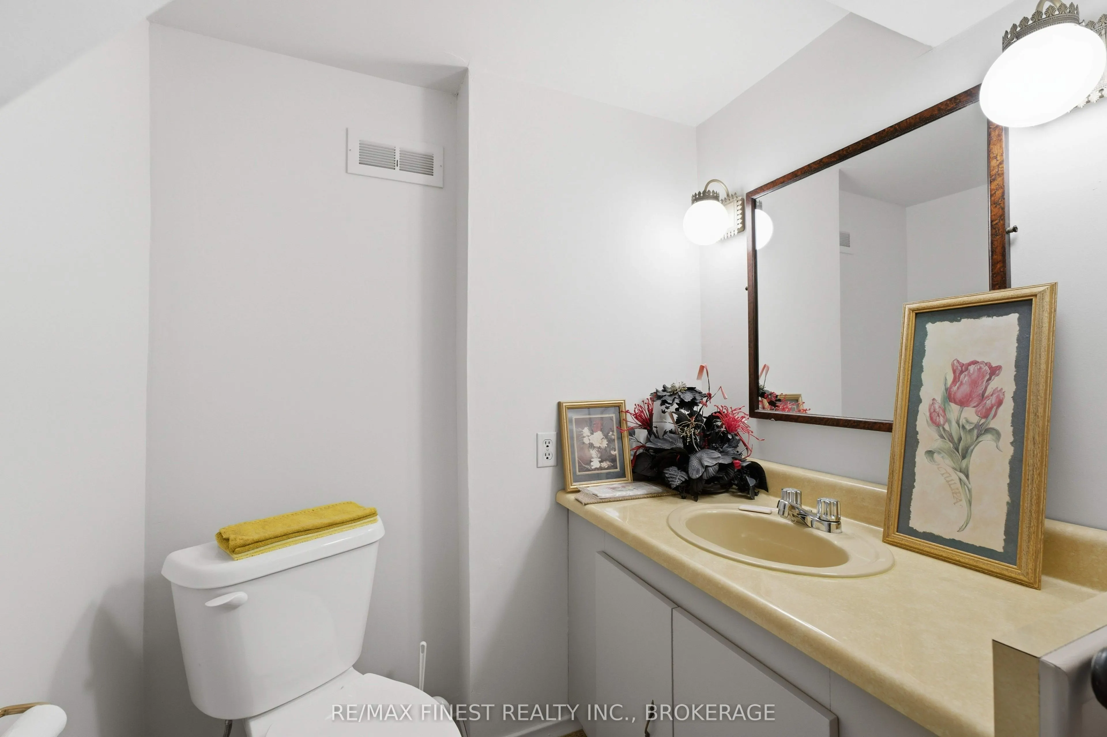746 Laidlaw Crescent