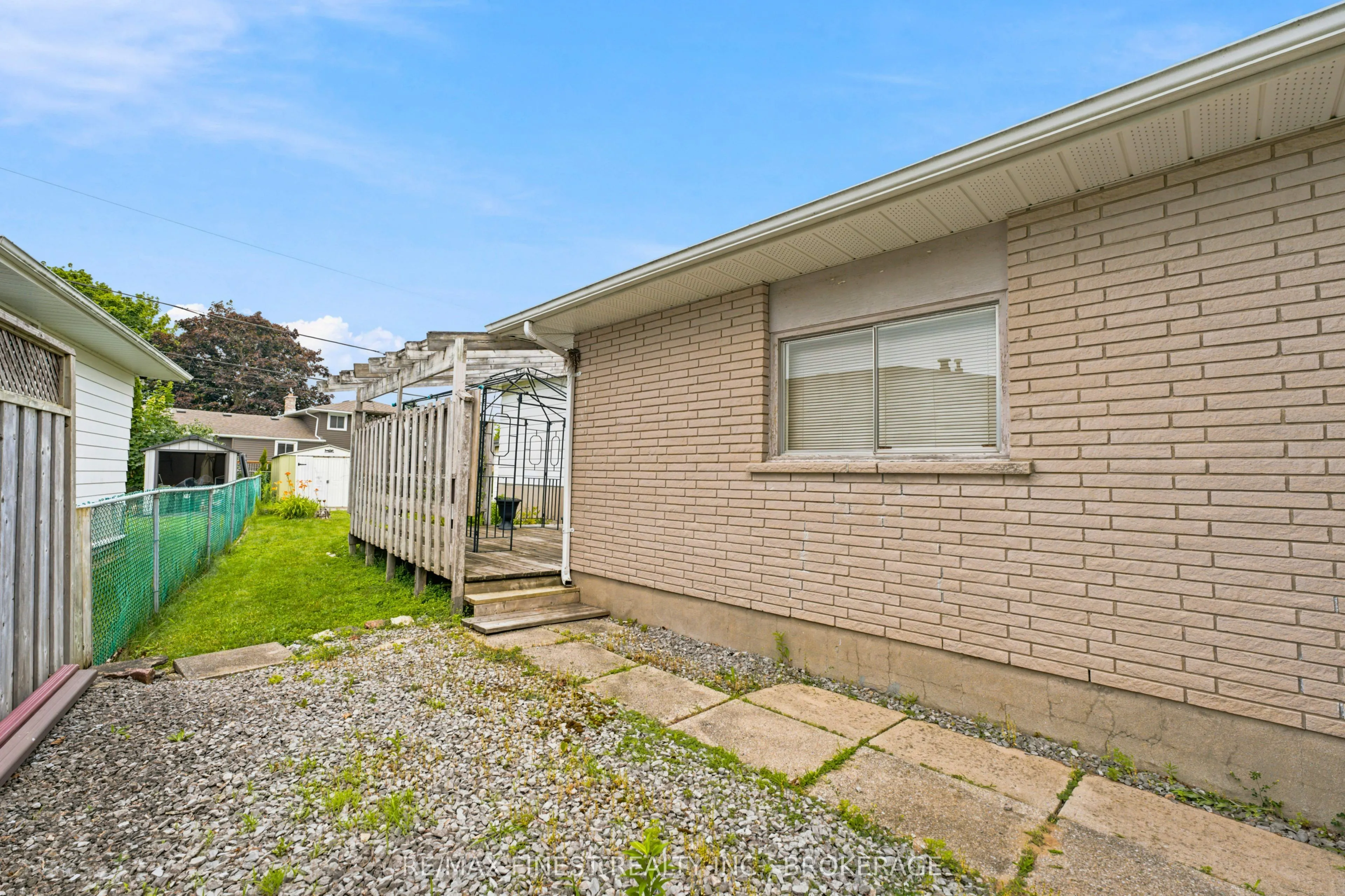 746 Laidlaw Crescent