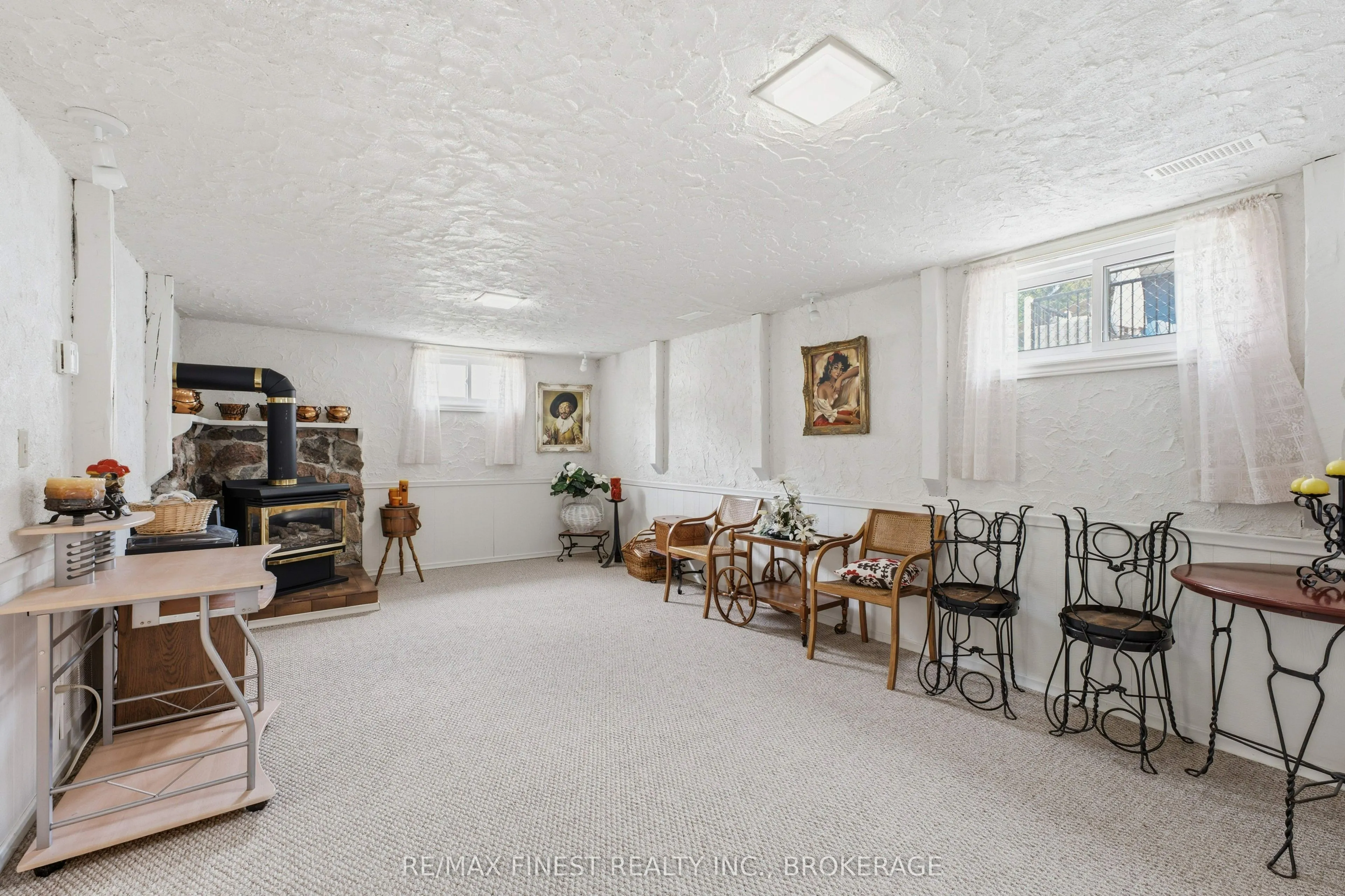 746 Laidlaw Crescent