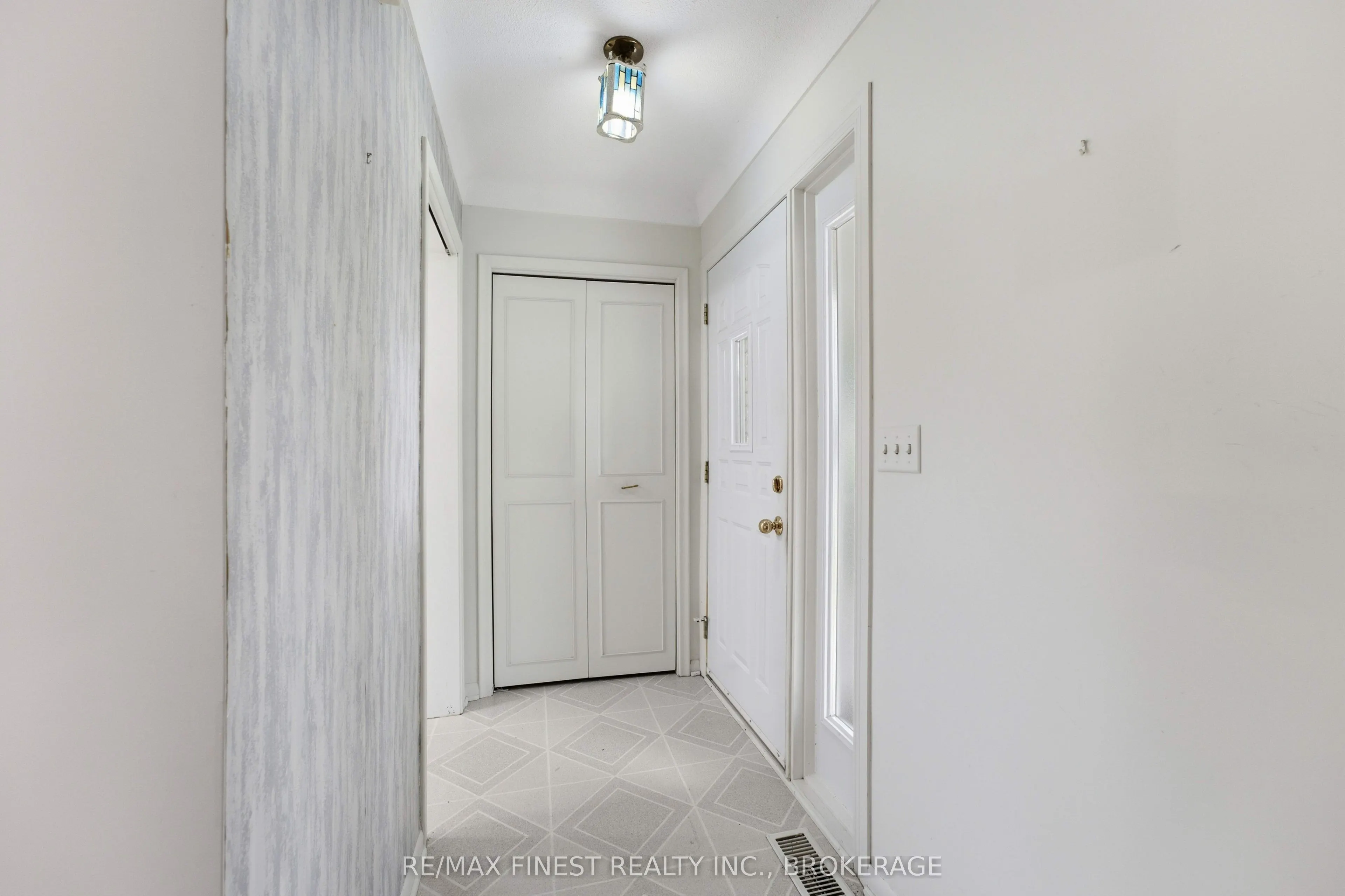 746 Laidlaw Crescent