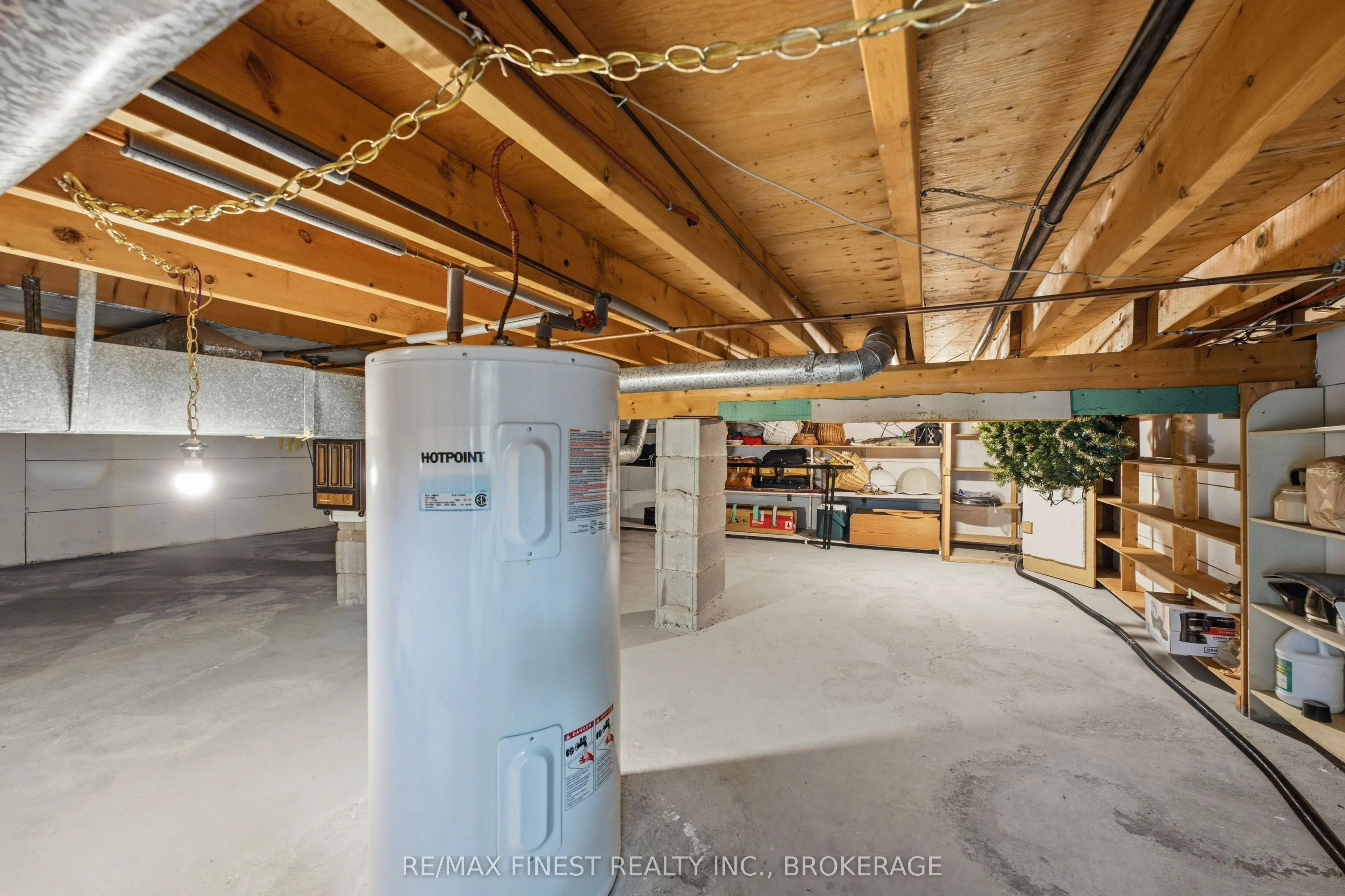 746 Laidlaw Crescent