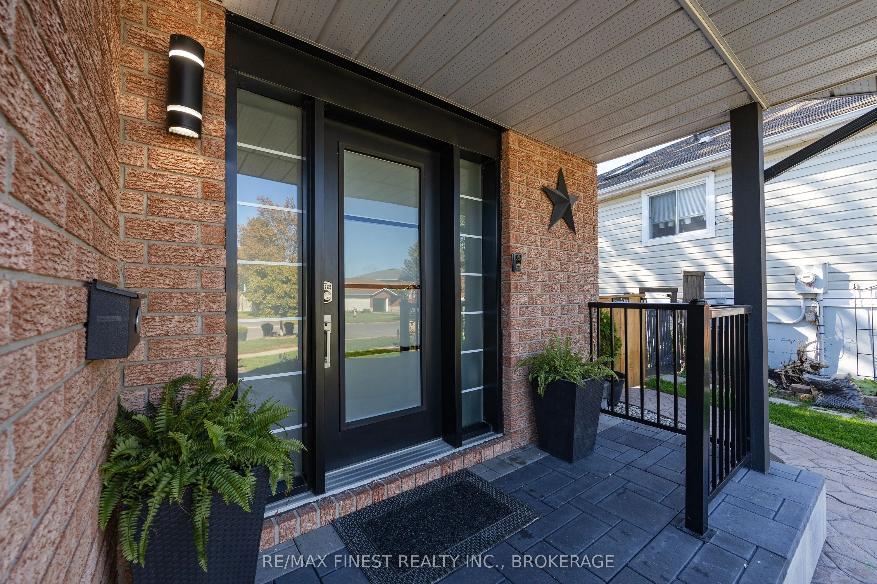 1377 BRACKENWOOD Crescent