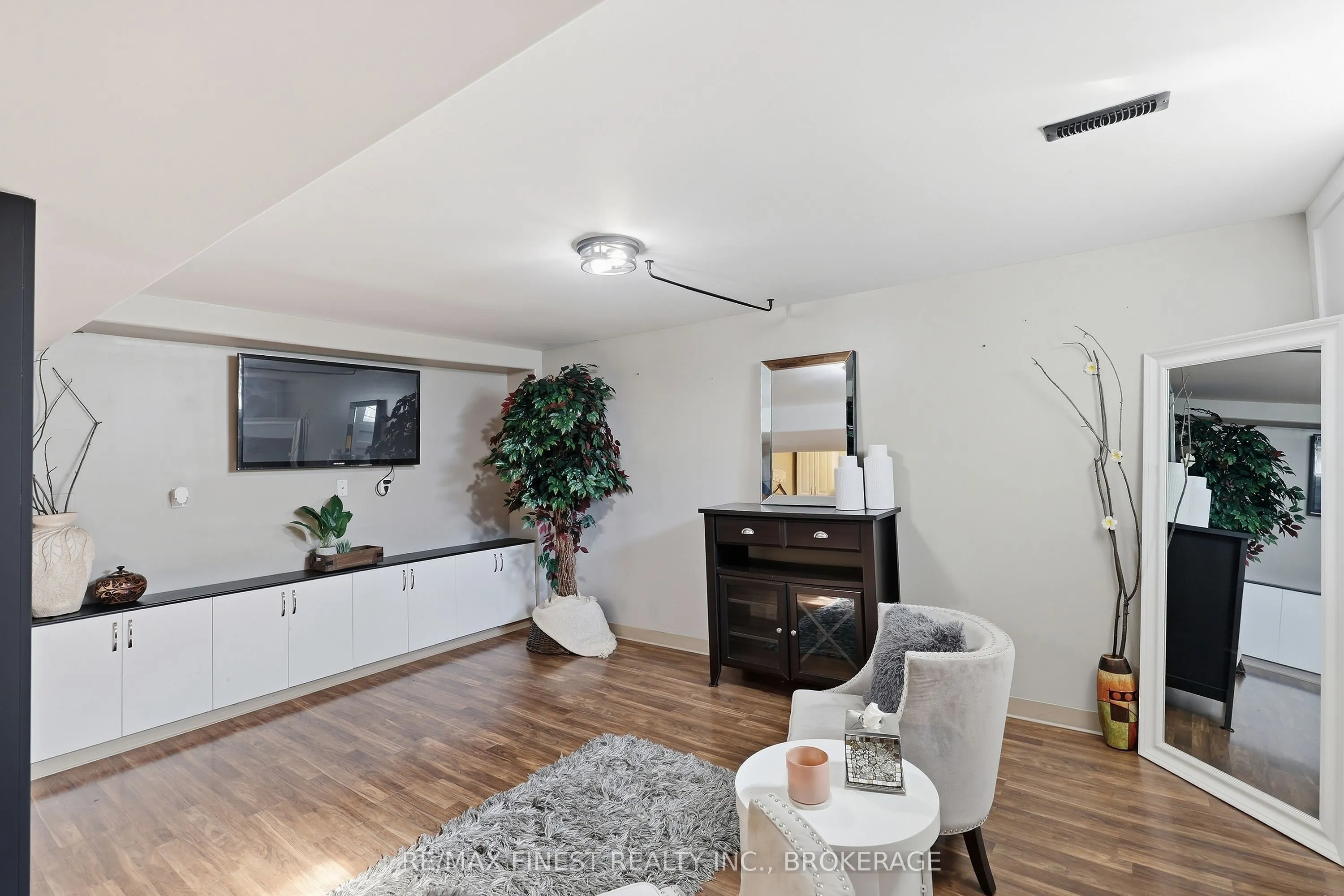 1377 BRACKENWOOD Crescent